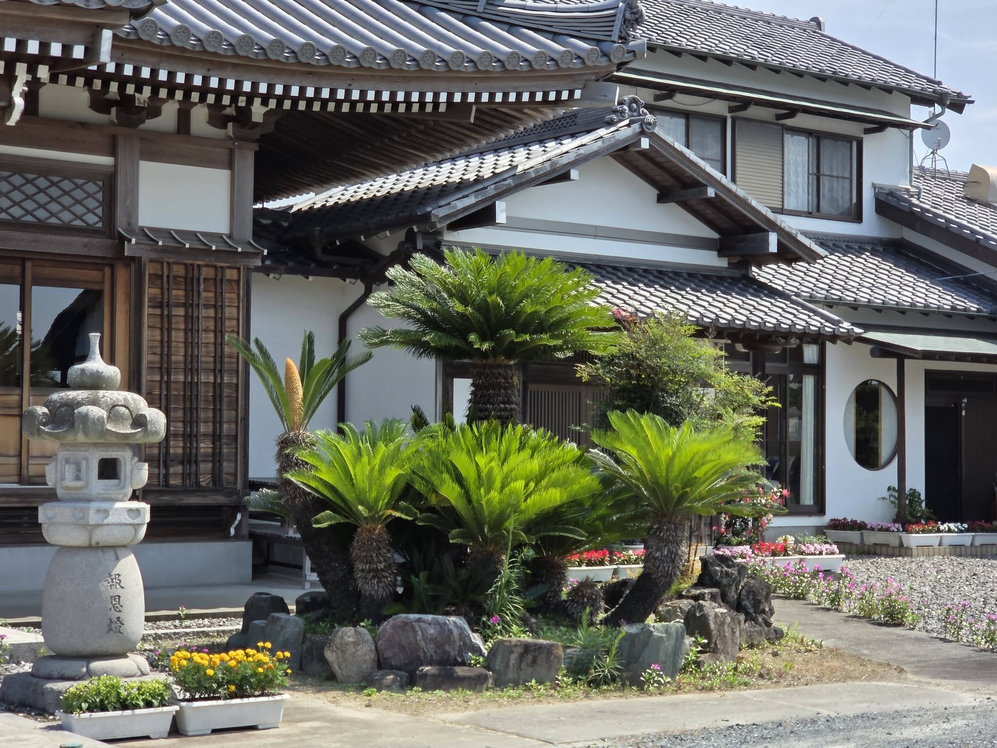 安楽寺境内の石造銘板の細部