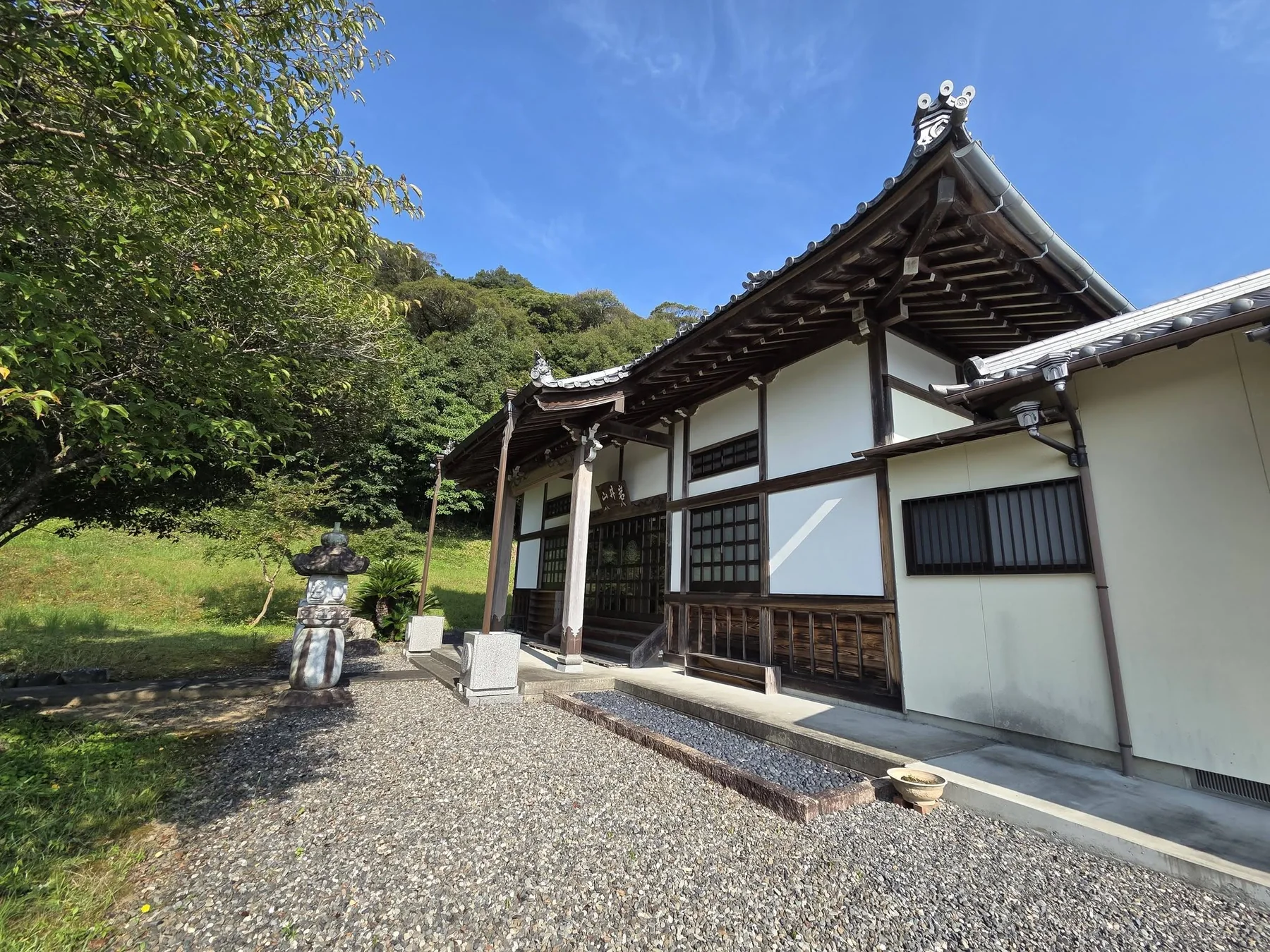 安全寺本堂の側面外観