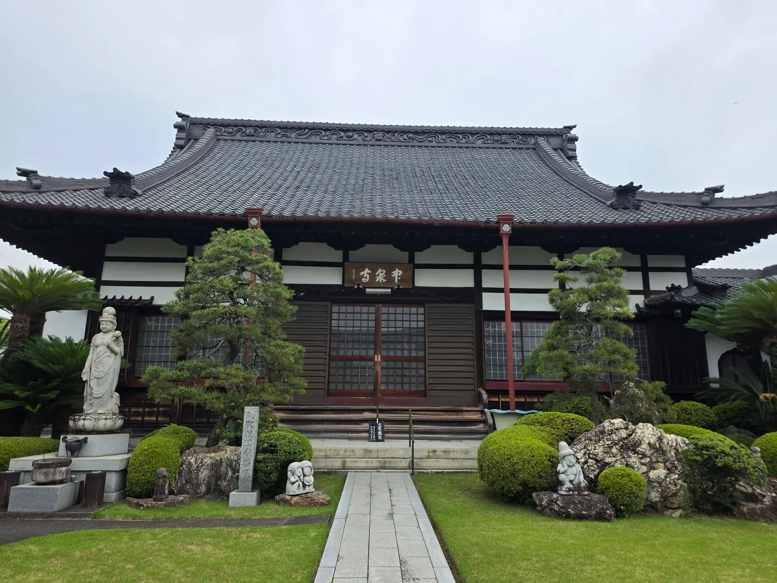 大池山中泉寺の本堂正面