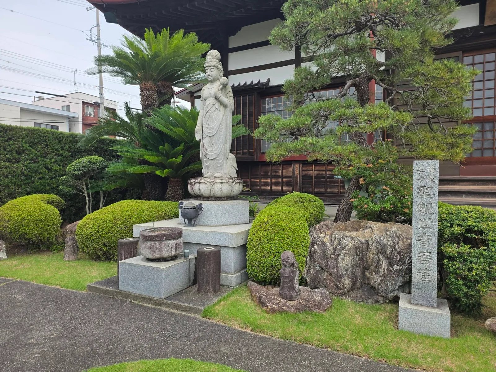 中泉寺の観音像
