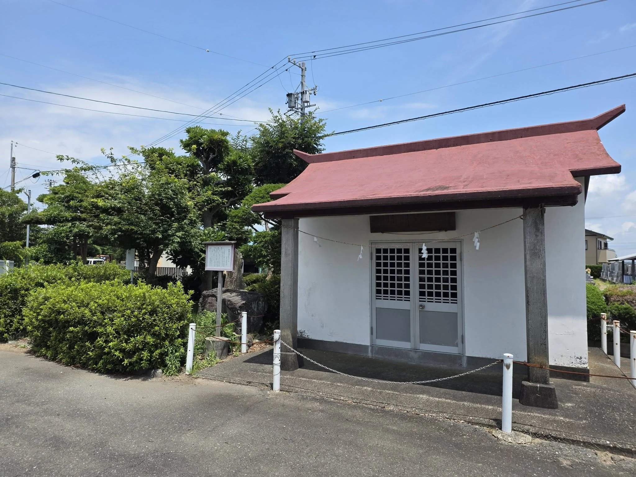 大泉寺跡付近の小堂