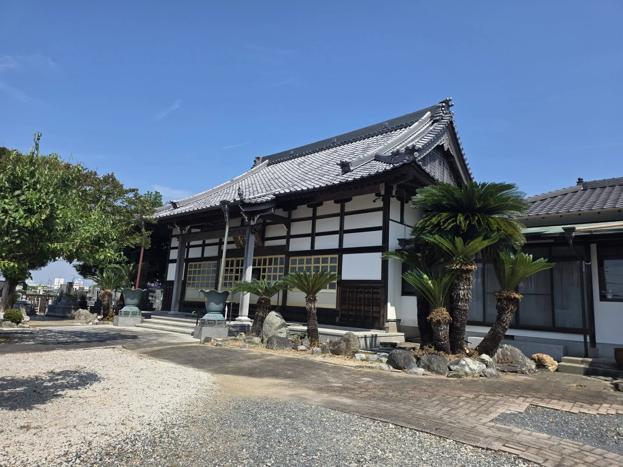 永福寺本堂と境内