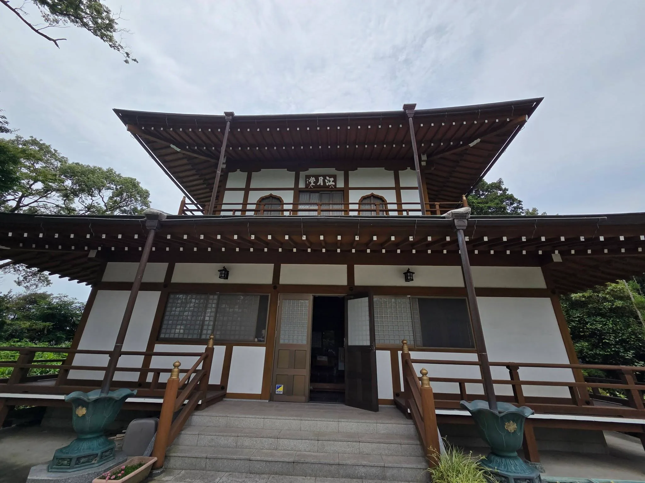 福王寺境内の光月堂