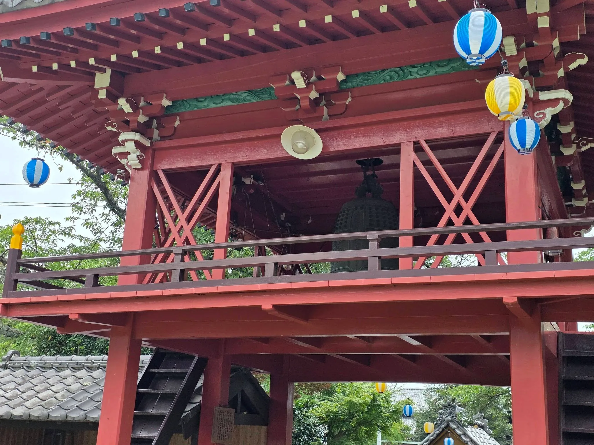 福王寺の鐘楼門