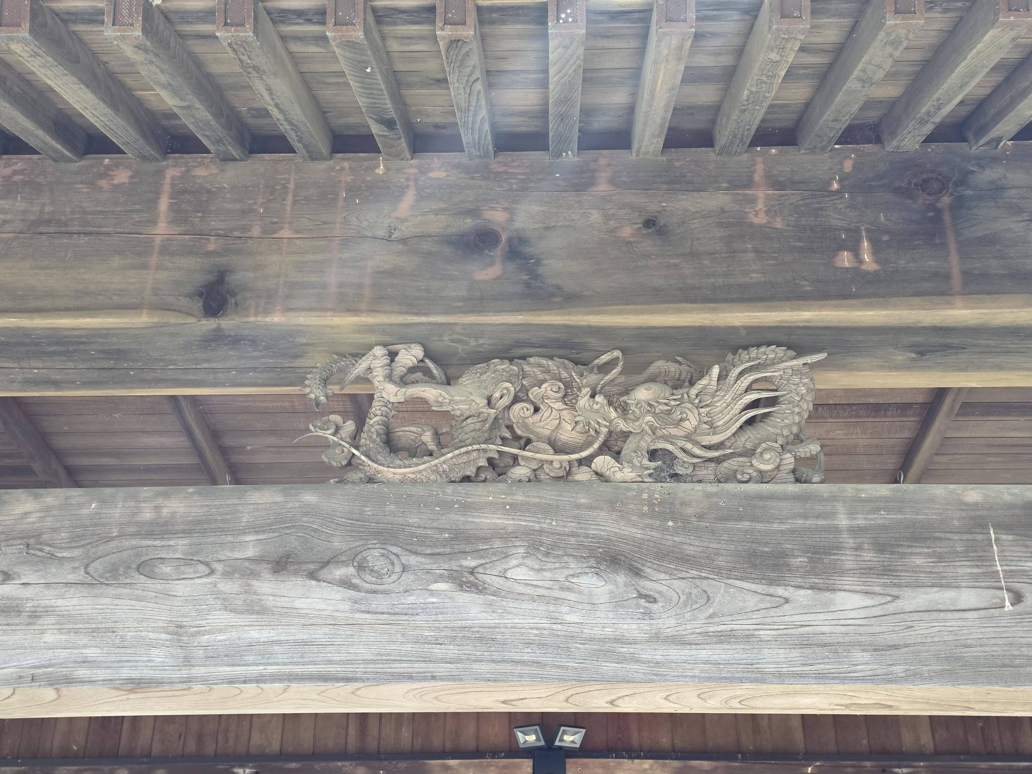 福王寺本堂の木彫装飾