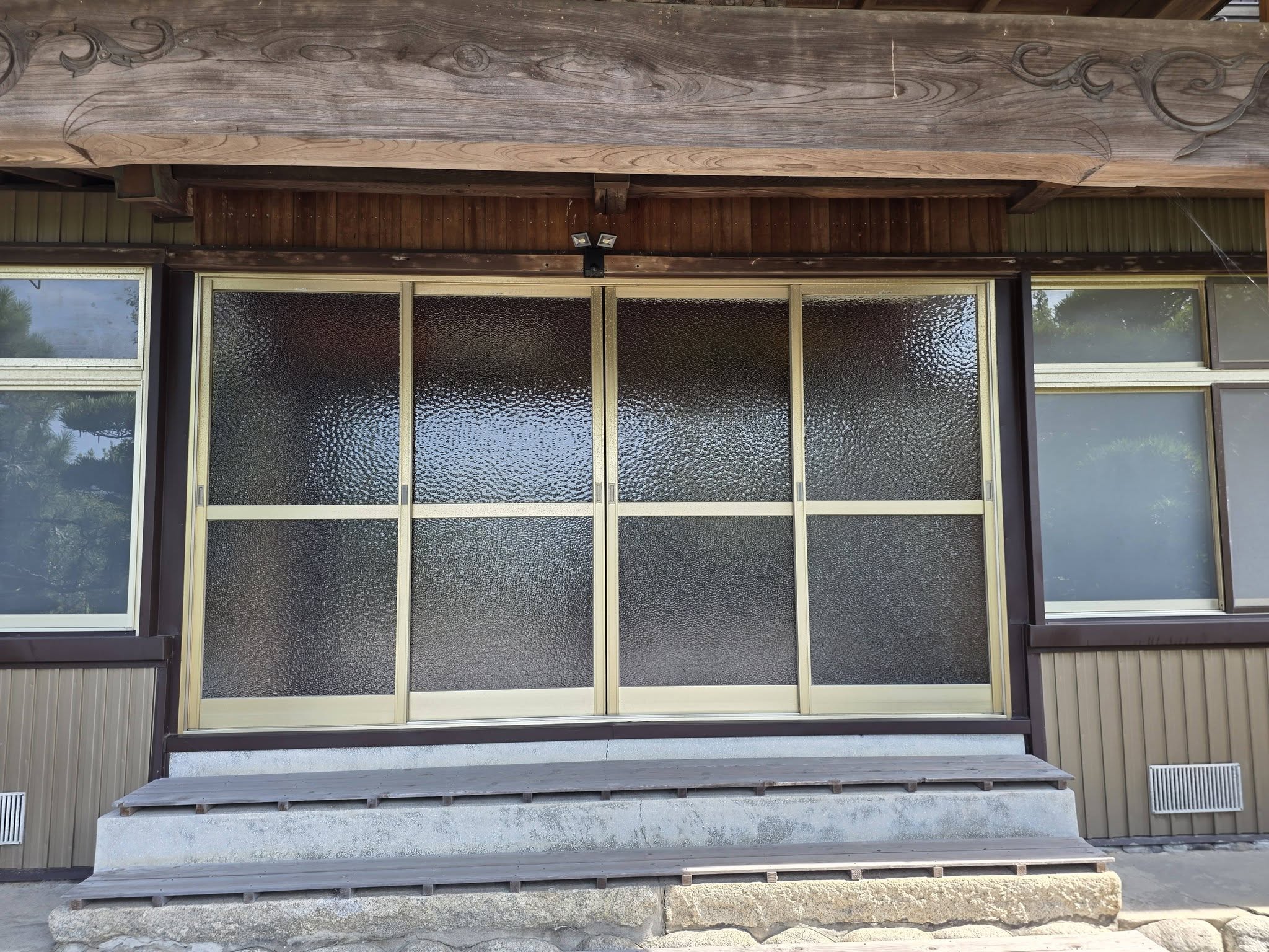 福王寺本堂正面の建具