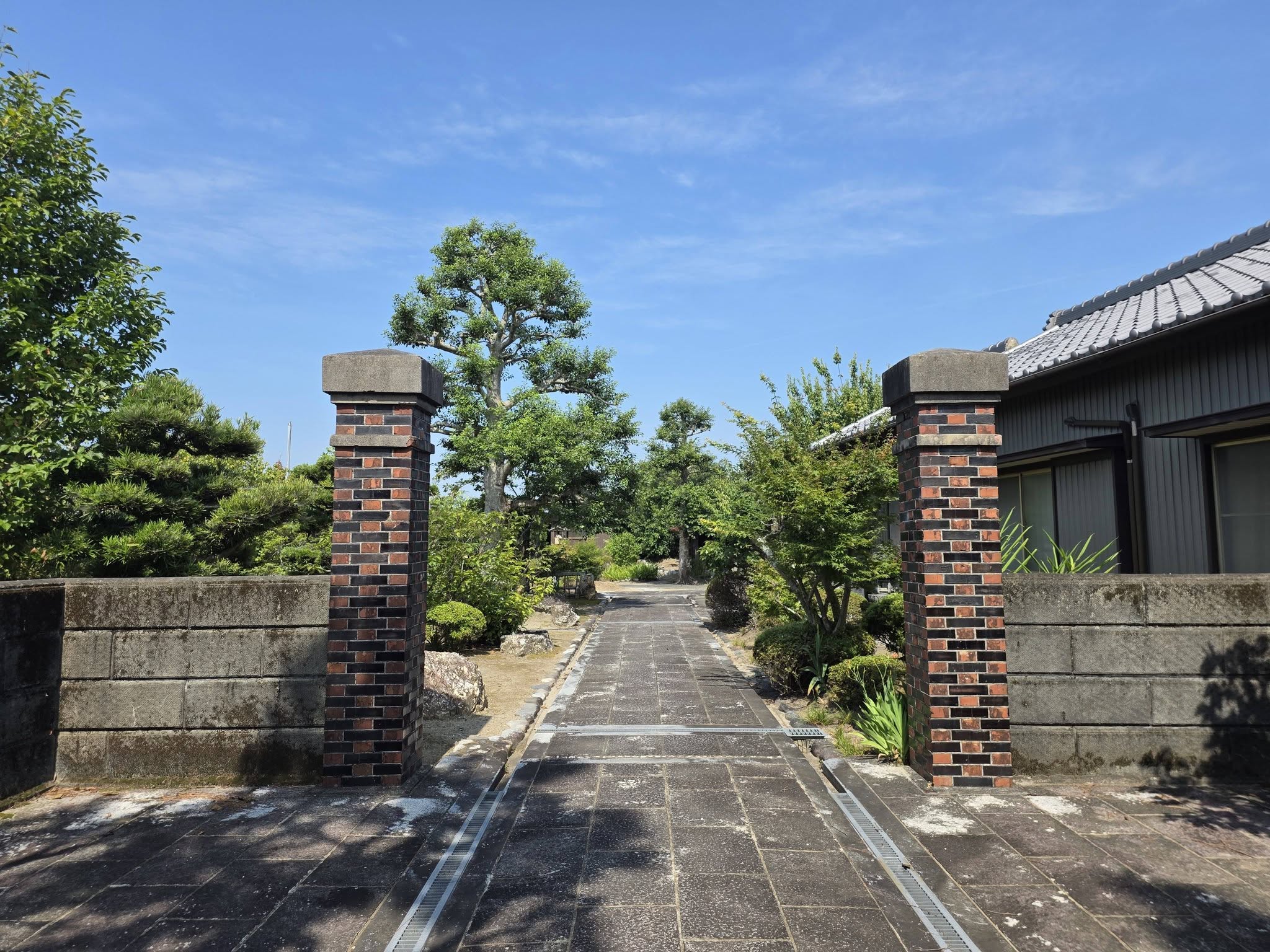 福王寺境内入口の門柱