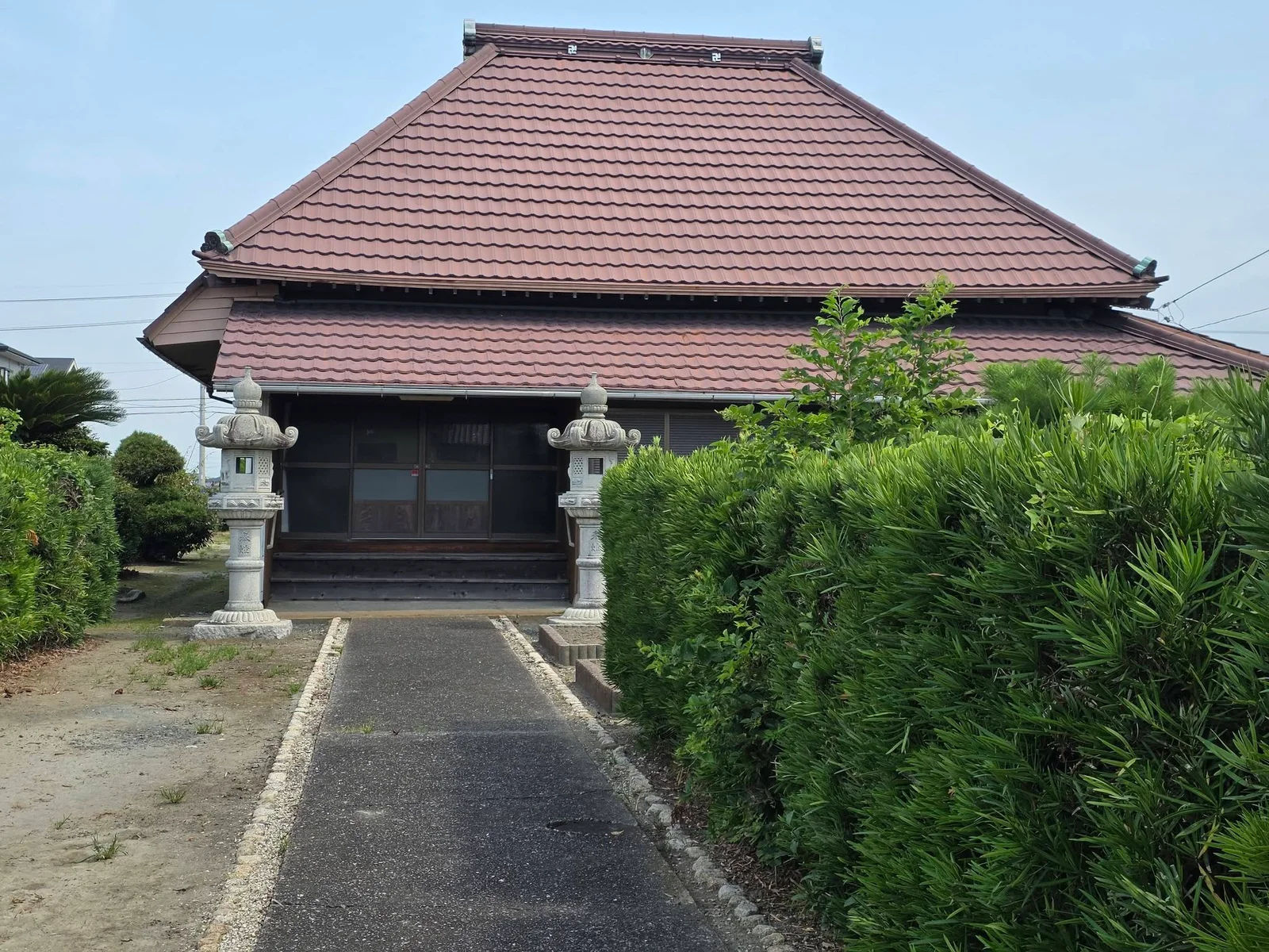 参道正面から見る福生寺本堂