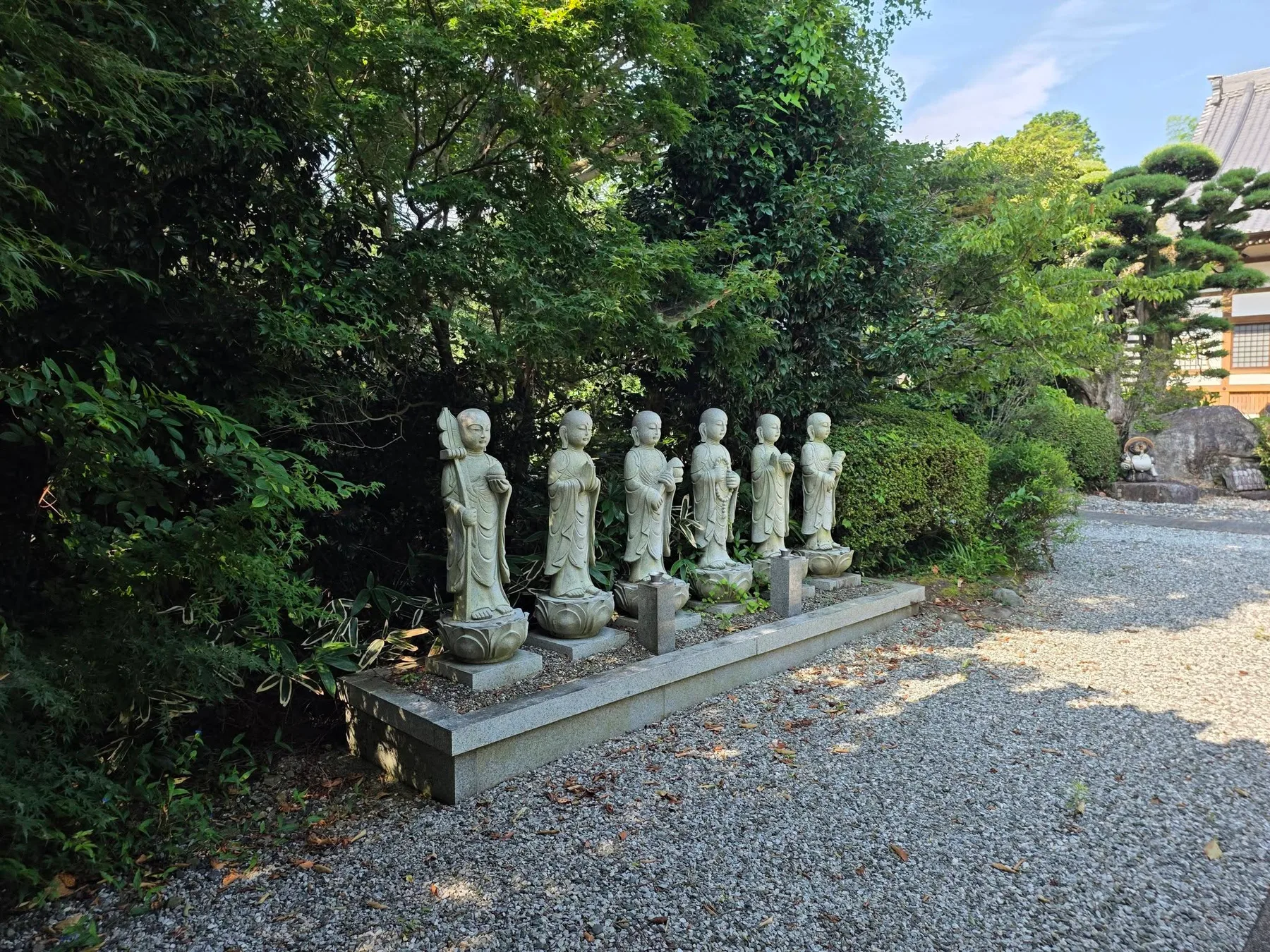 保福寺境内の六地蔵