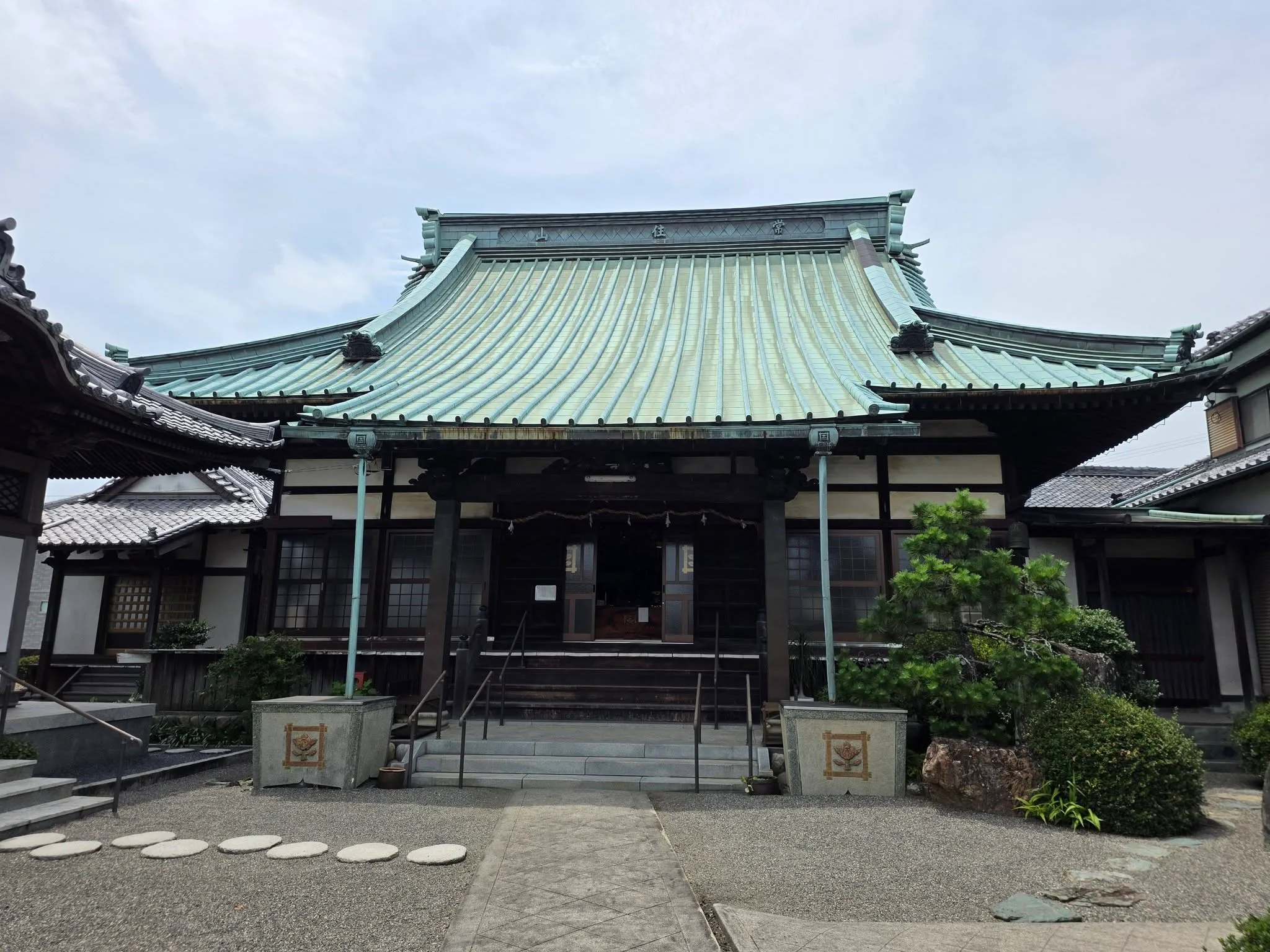 常住山本性寺本堂