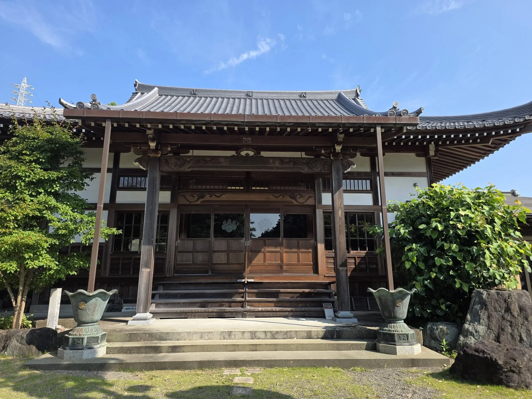 法雲寺本堂の正面近景