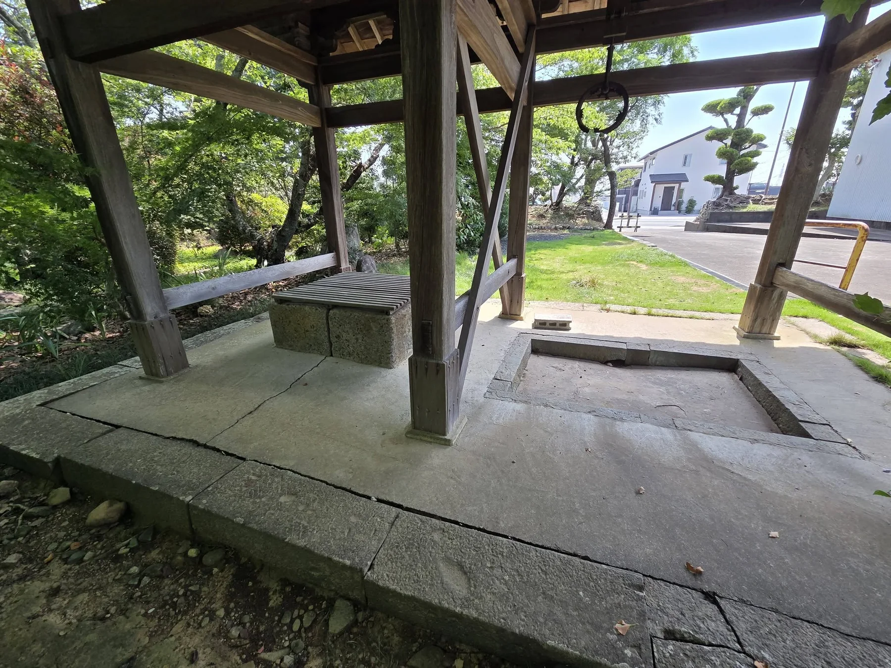 医王寺の手水舎内部