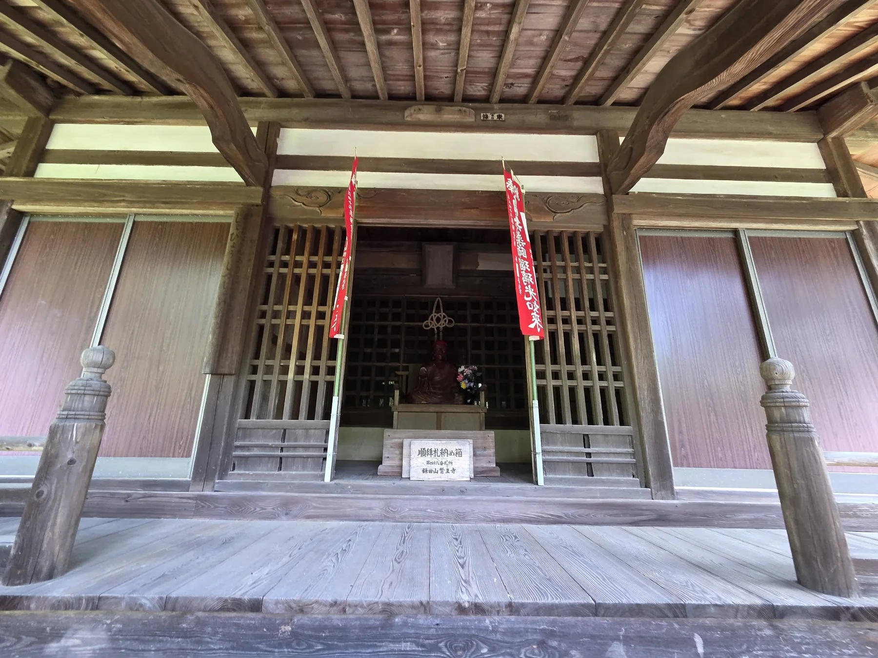 醫王寺薬師堂内部