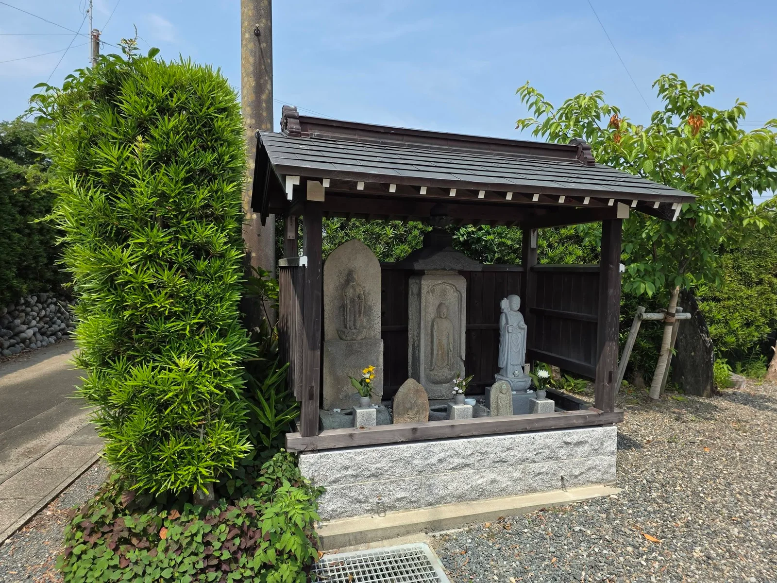 慈慶庵の地蔵堂と石造物