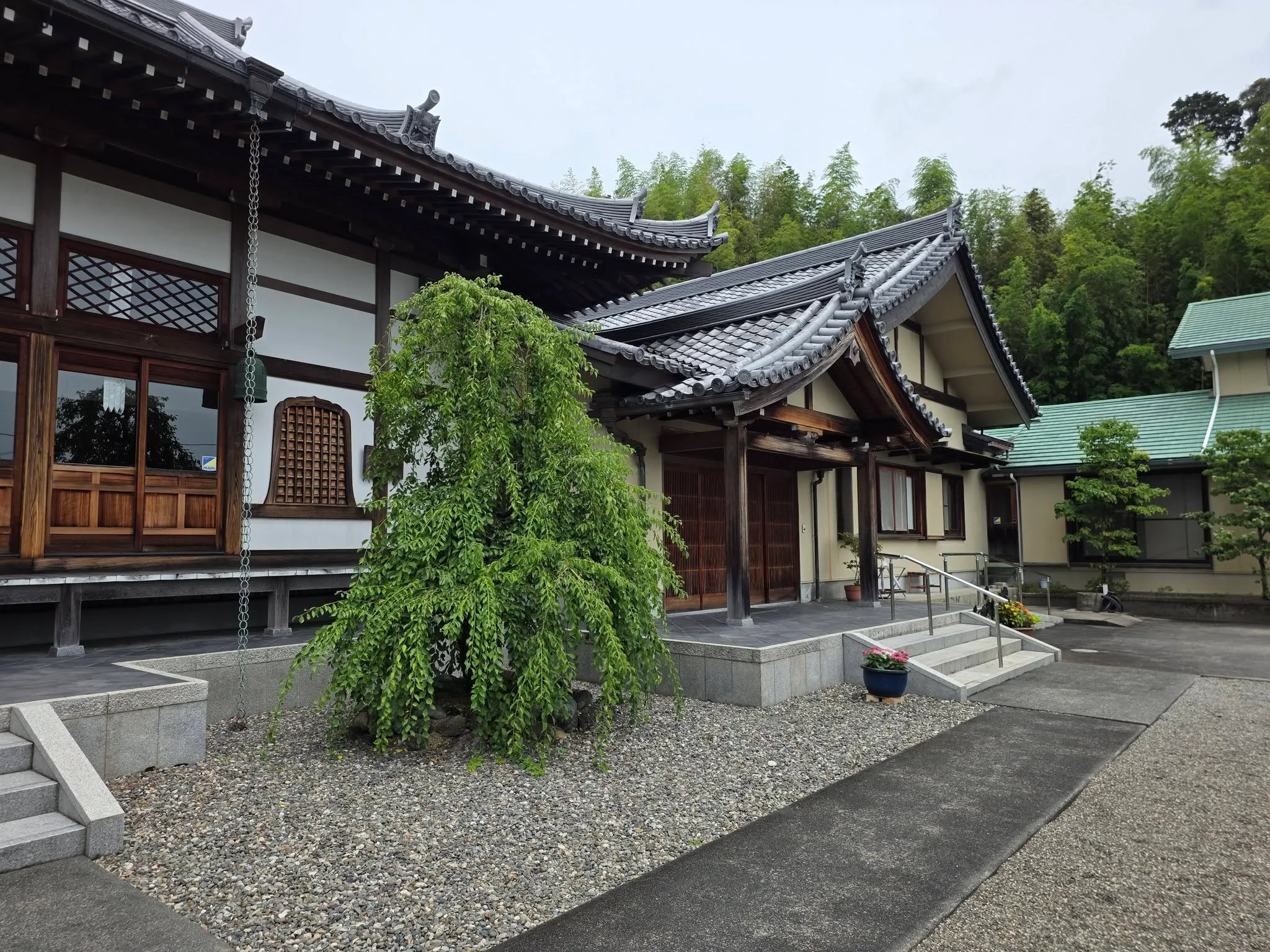 見付慈恩寺本堂