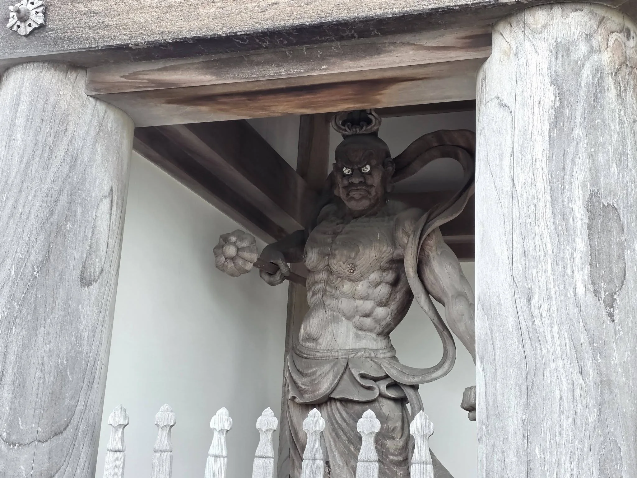 十輪寺楼門の右側仁王像