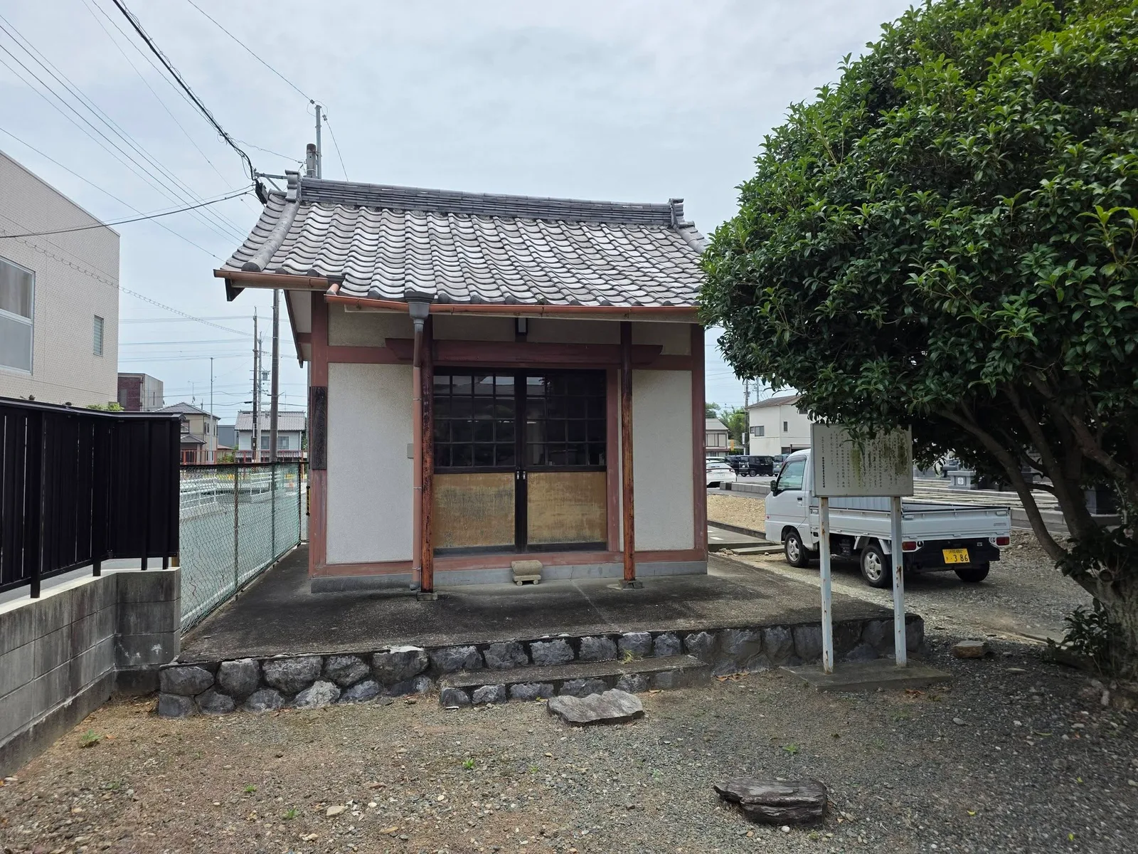 慶岩寺境内の延命地蔵堂