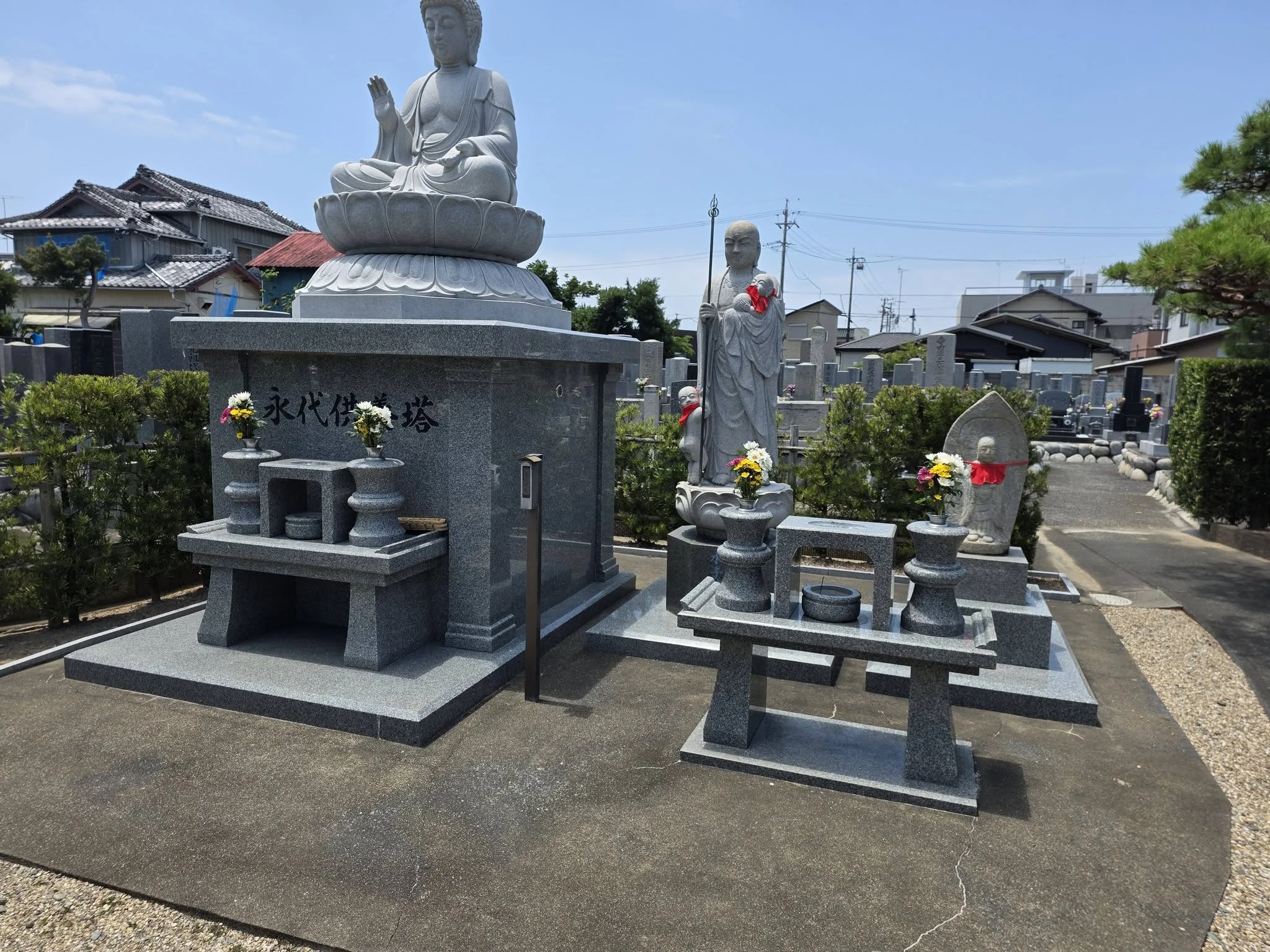 慶昌寺境内の石造物