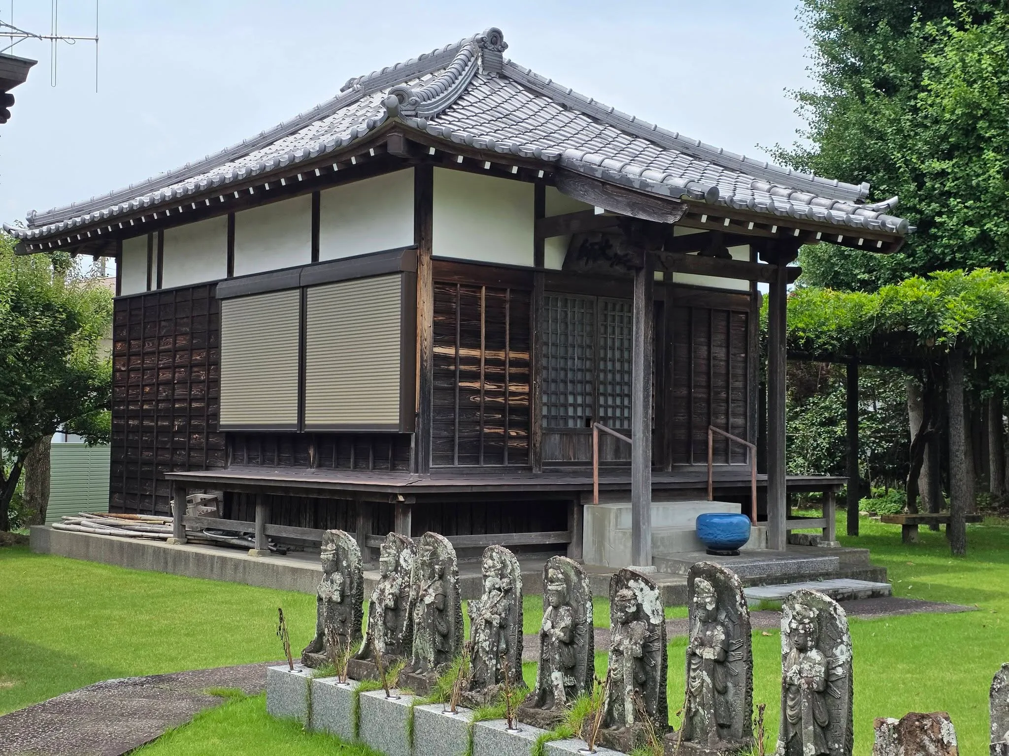 見性寺境内の地蔵堂