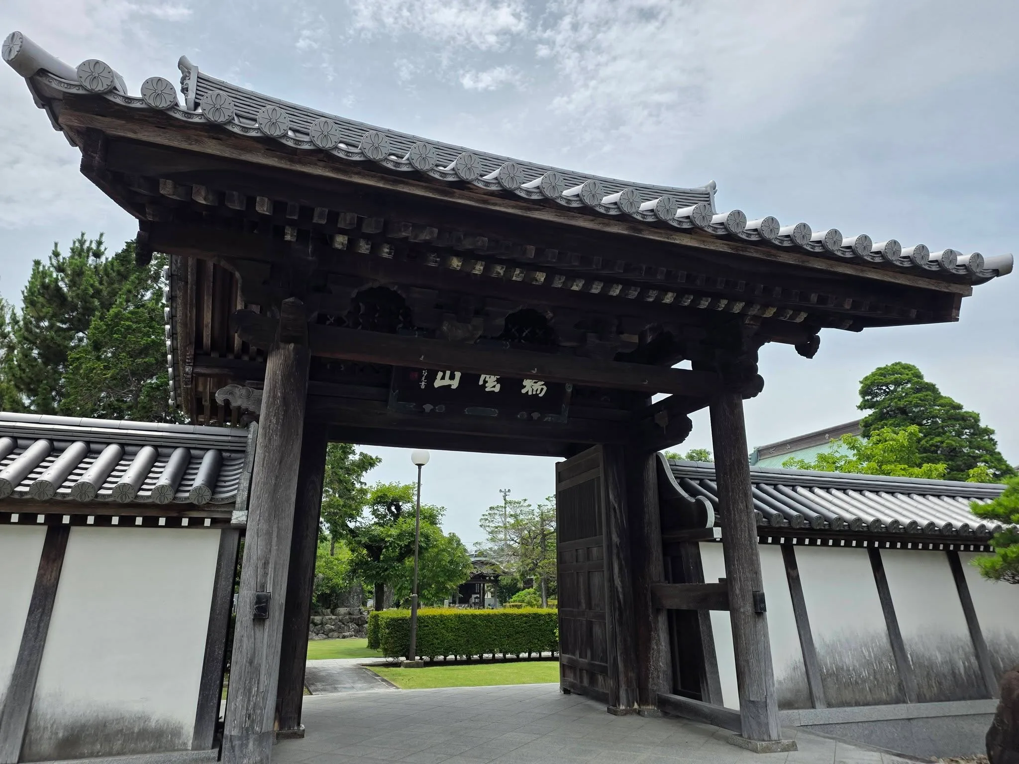 見性寺山門の寺号表示