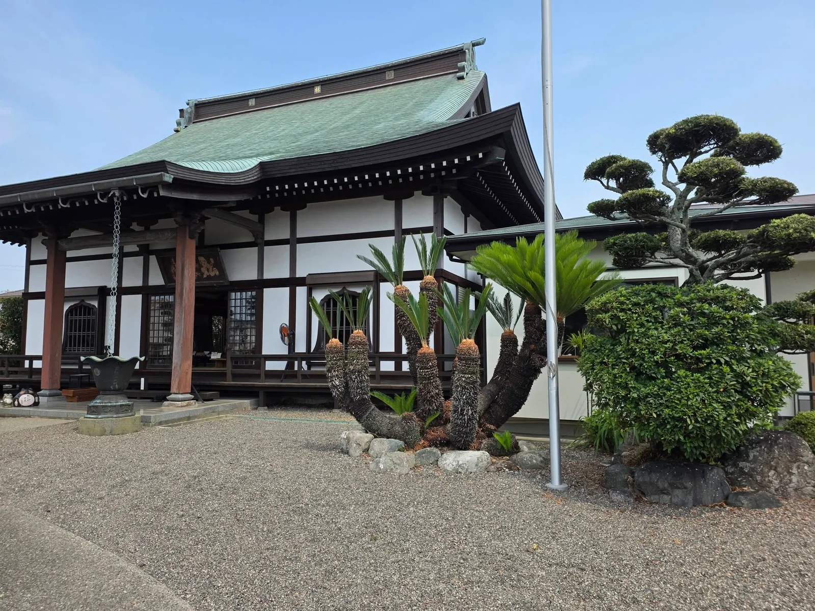 國清寺本堂の正面と側面