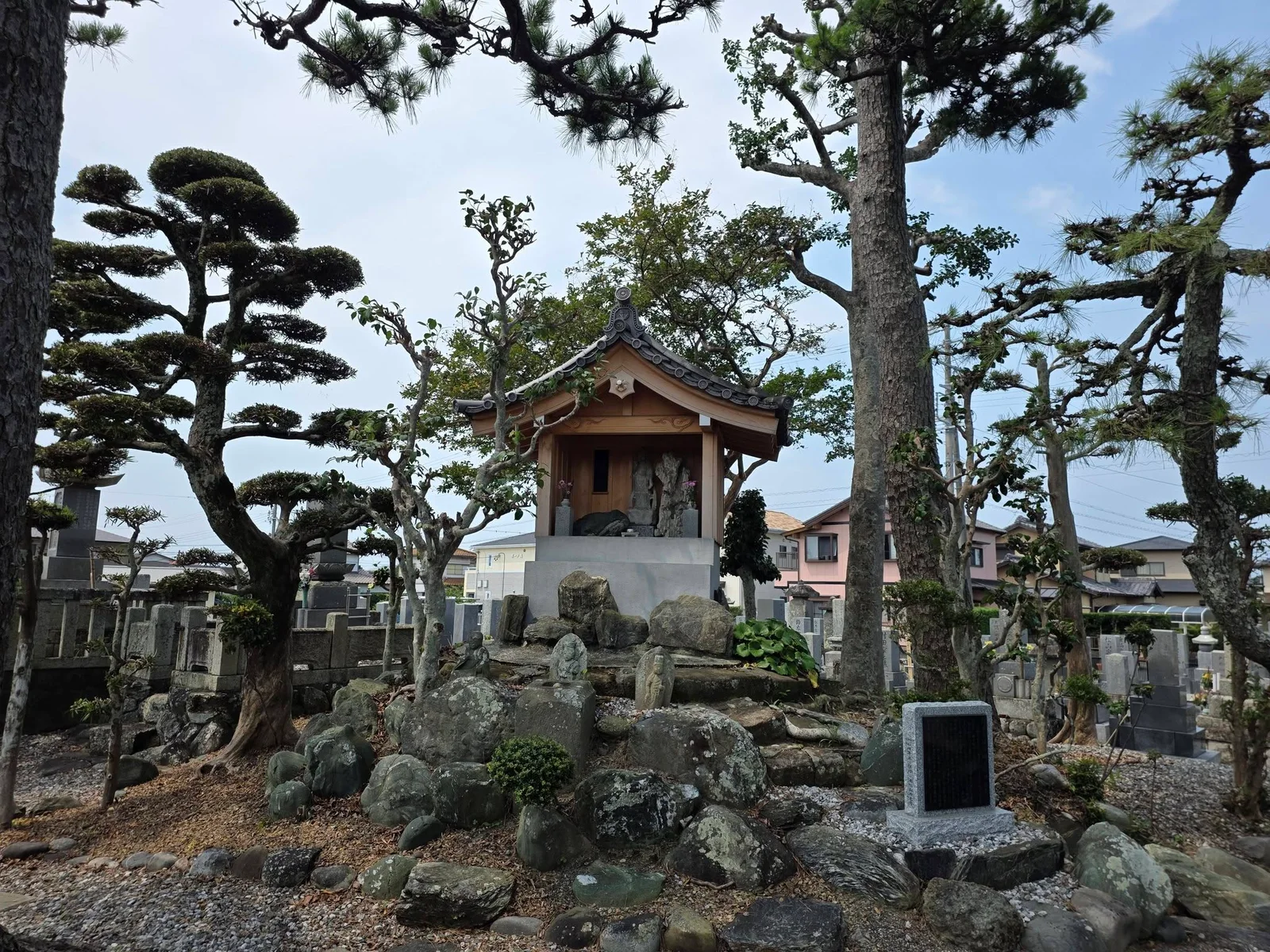 國清寺墓地内の鎮守小堂