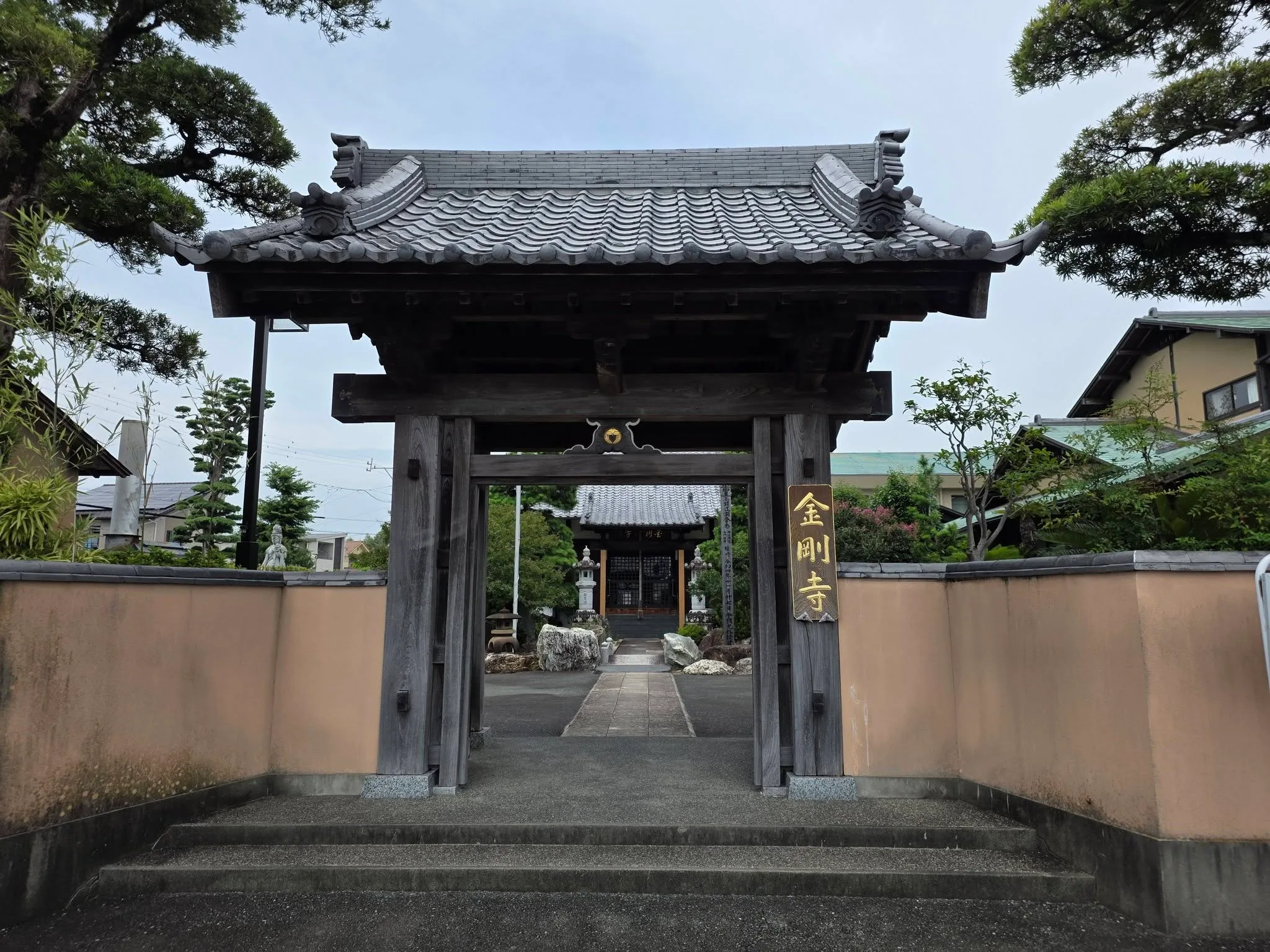 磐田市見付の今浦山金剛寺山門
