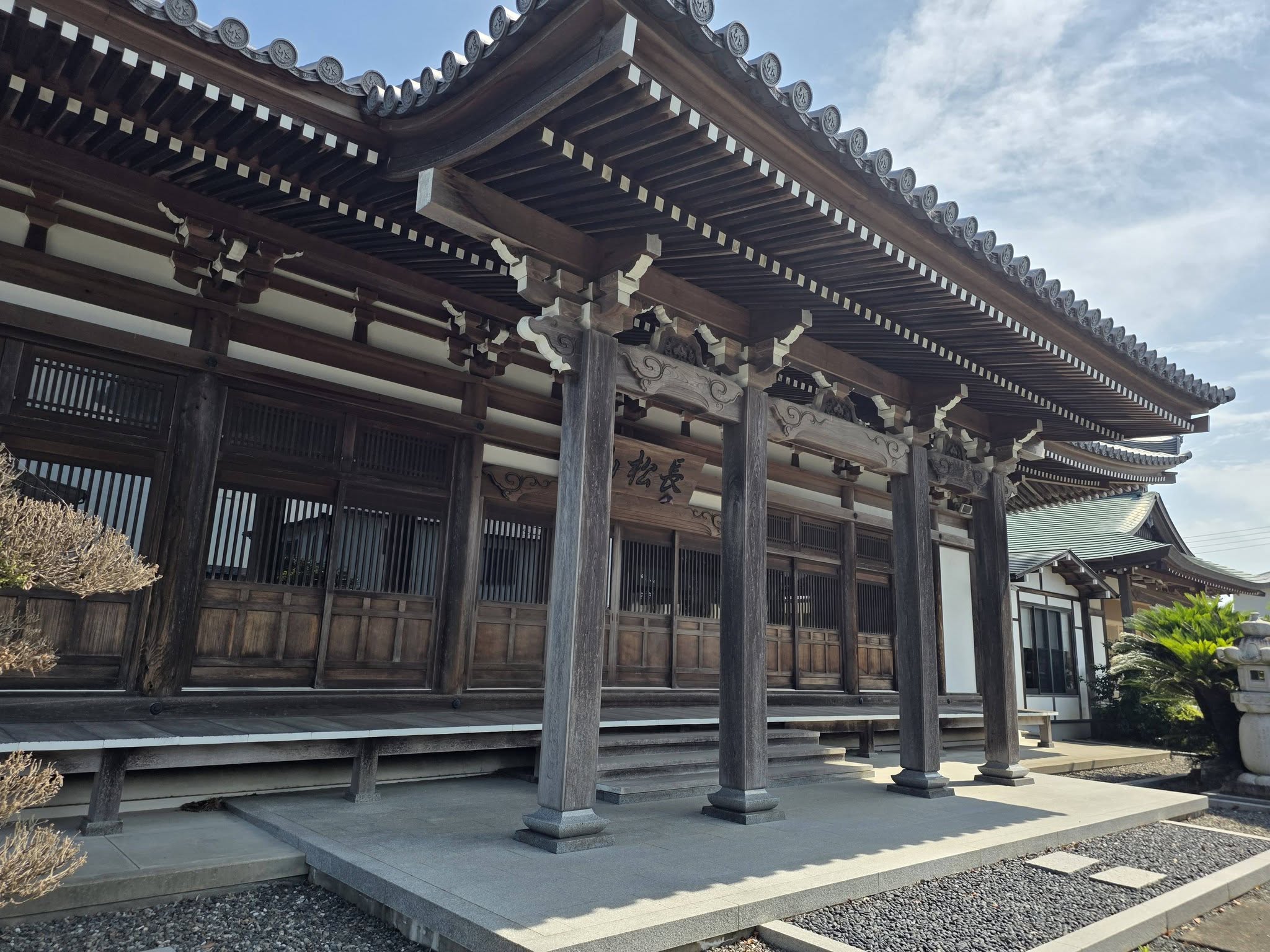 磐田市森下の長松山興徳寺本堂