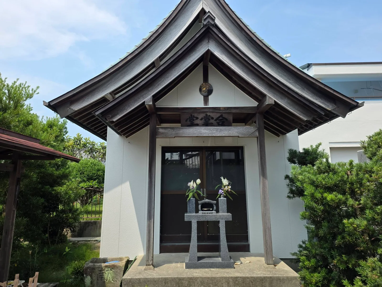 亀甲山満福寺境内の合掌堂
