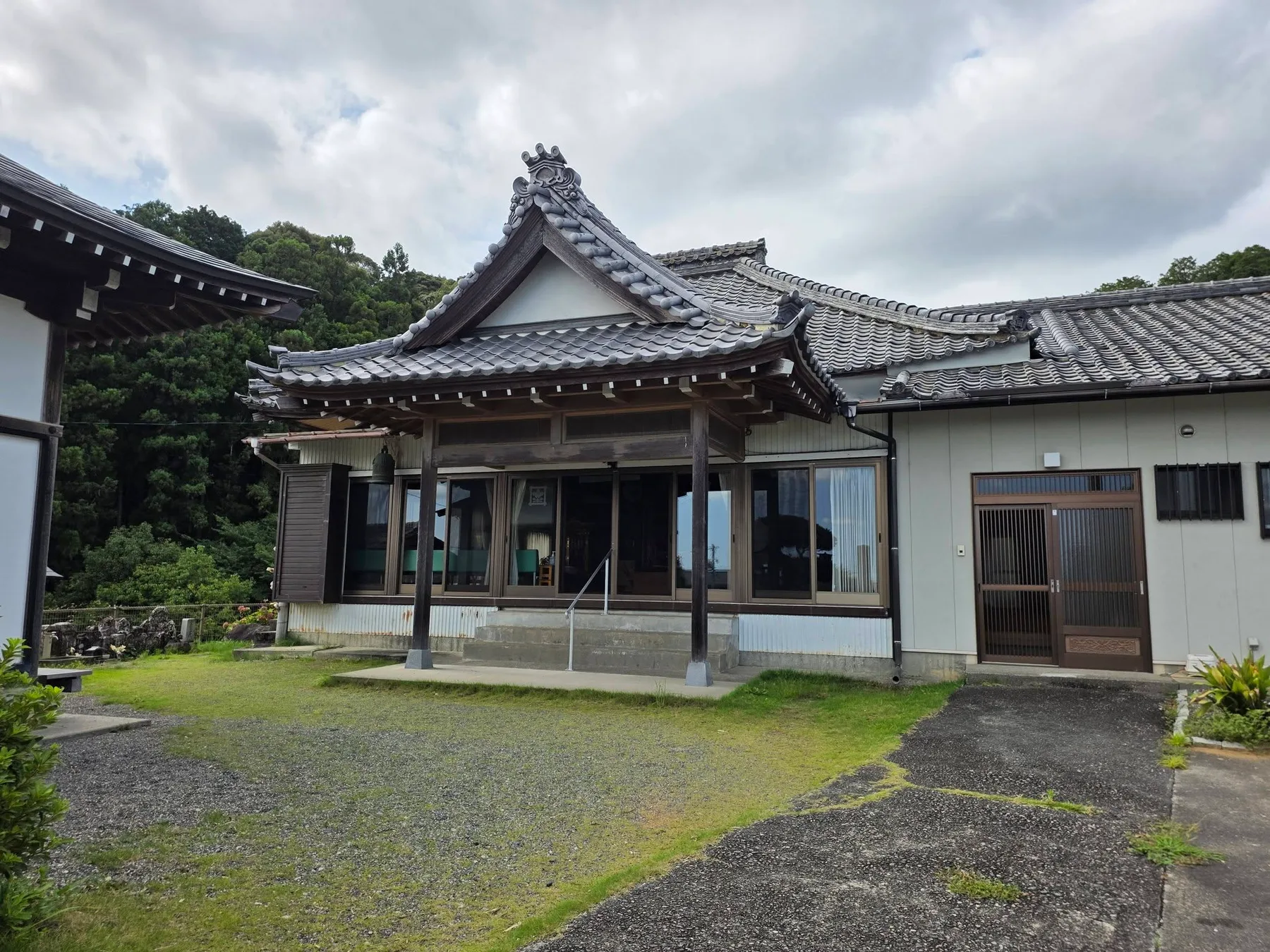 妙満寺境内の主要堂宇
