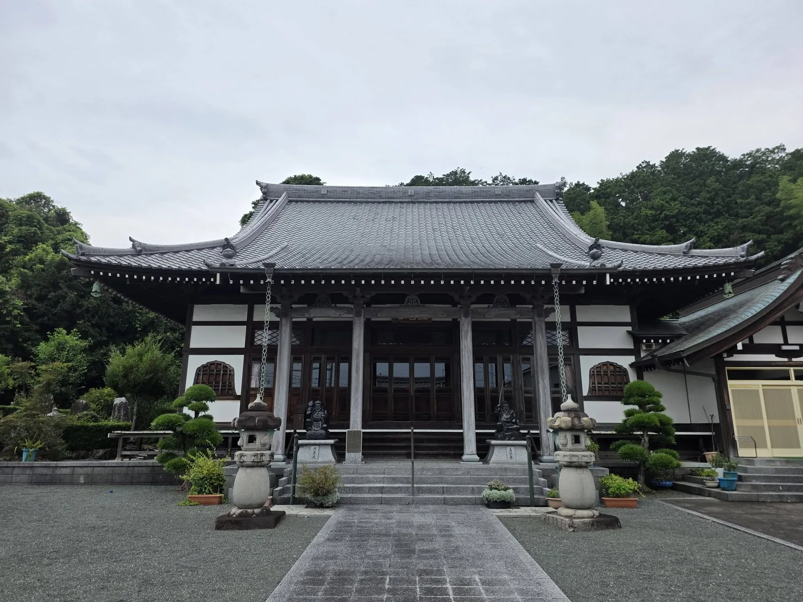 三白山連城寺本堂