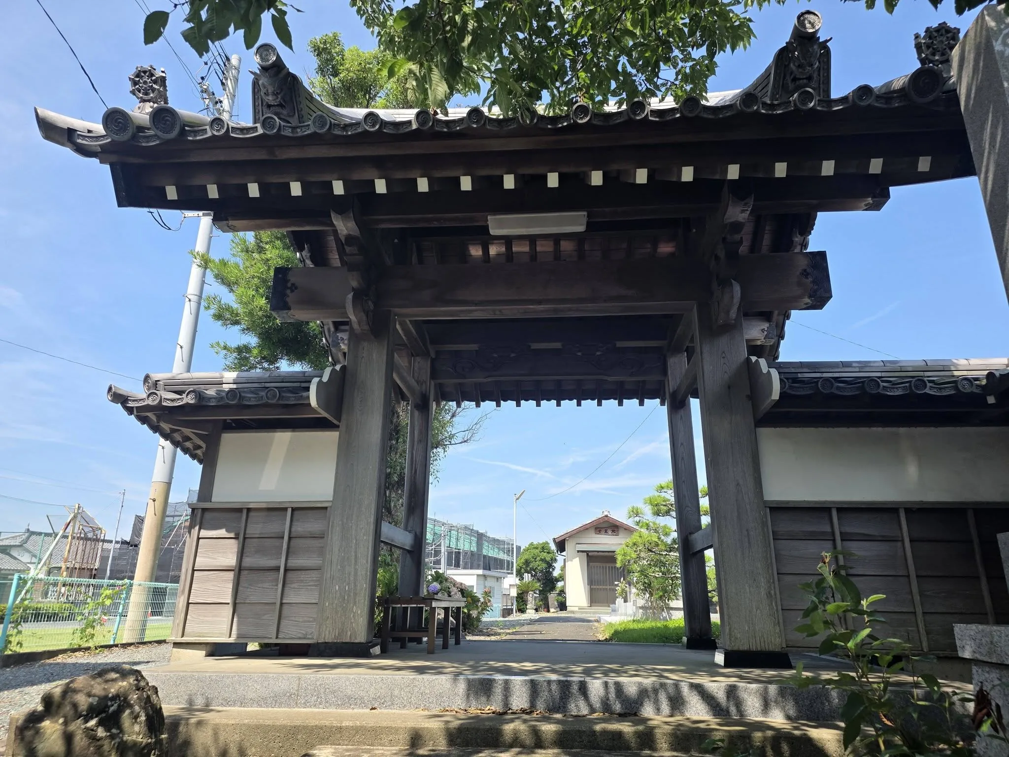 林宝院山門から地蔵堂への景観