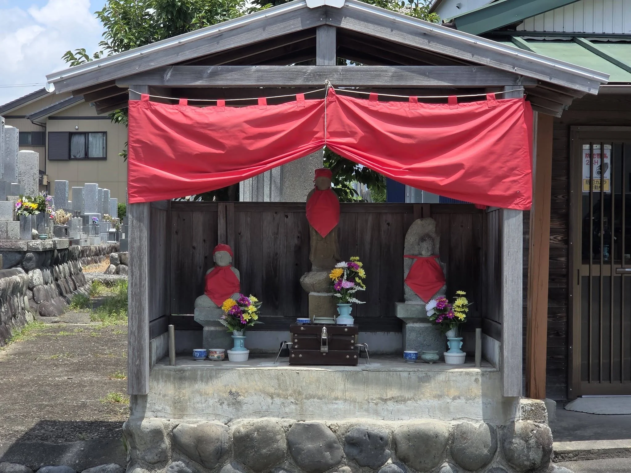 西福寺跡付近の石仏堂