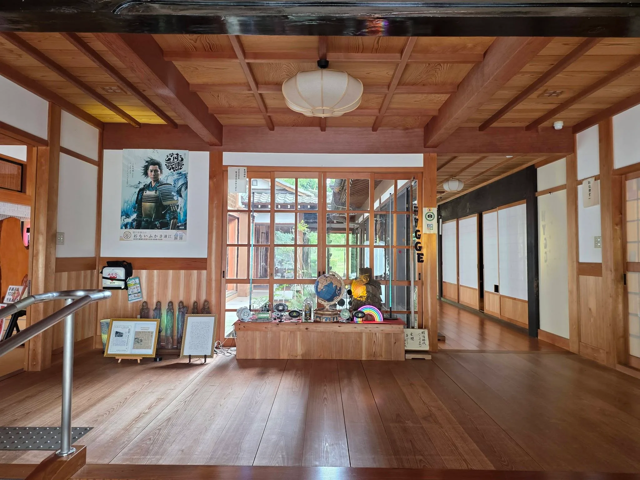 西光寺堂内の展示空間
