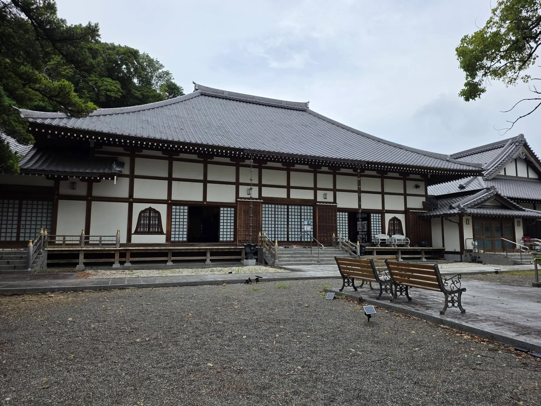 見付地区西光寺の境内