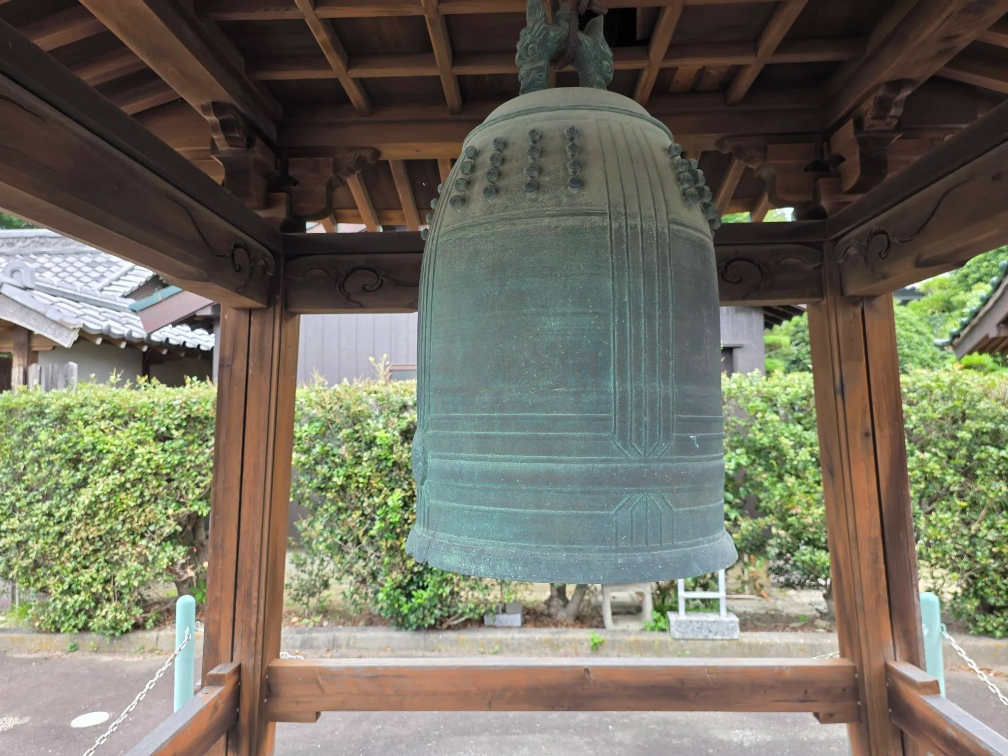 宣光寺の由緒と文化財を記した案内板
