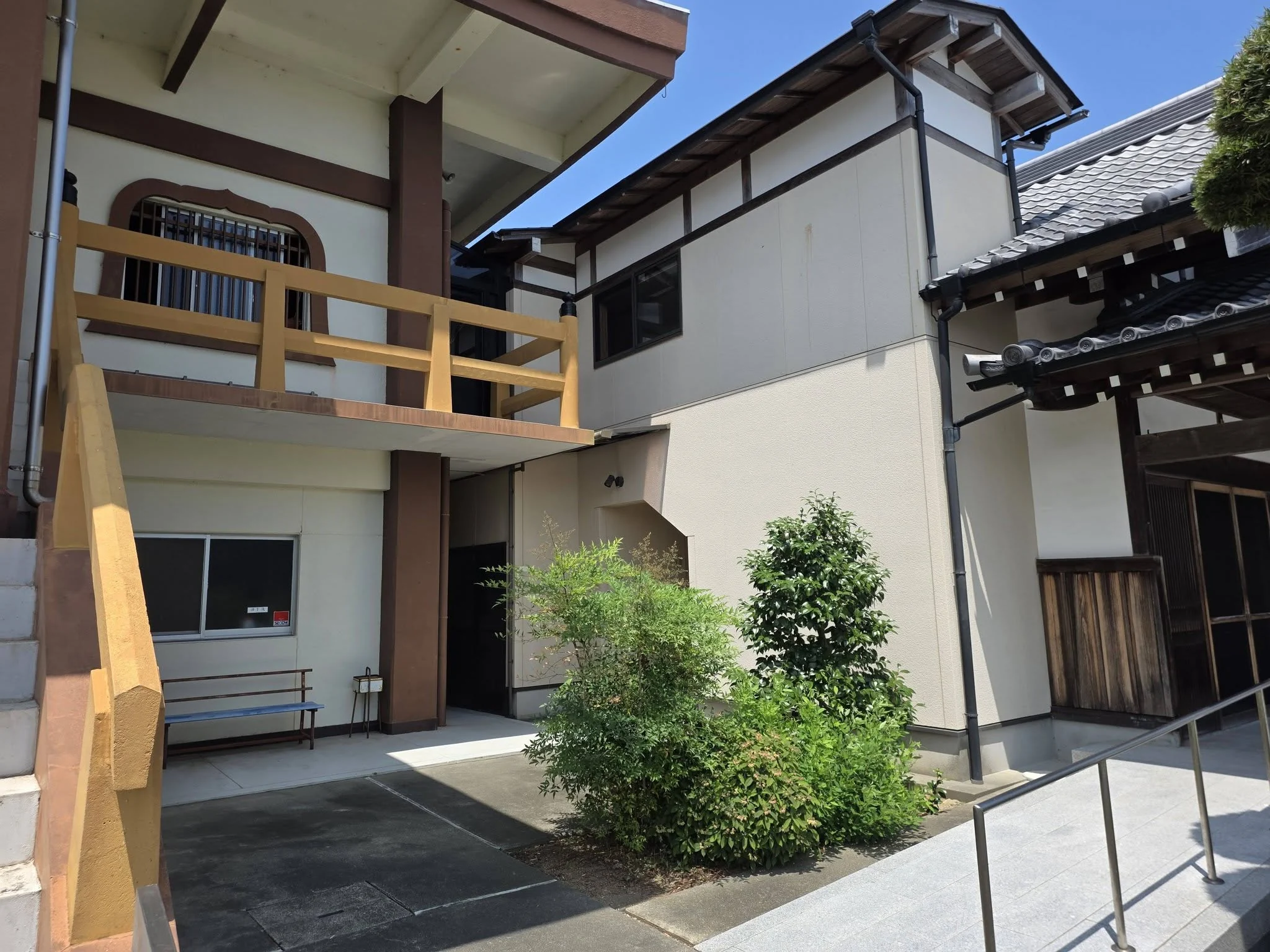 正眼院本堂の側面