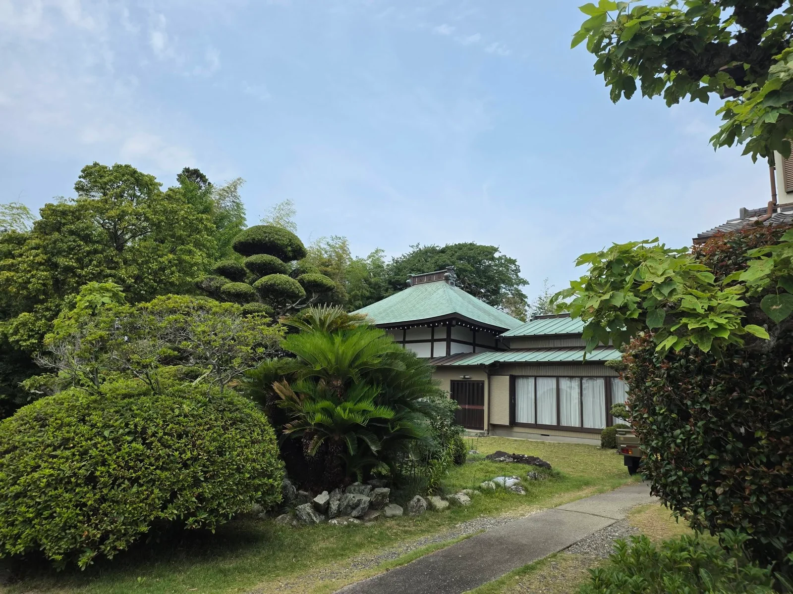 川袋松林寺の堂宇と庭園