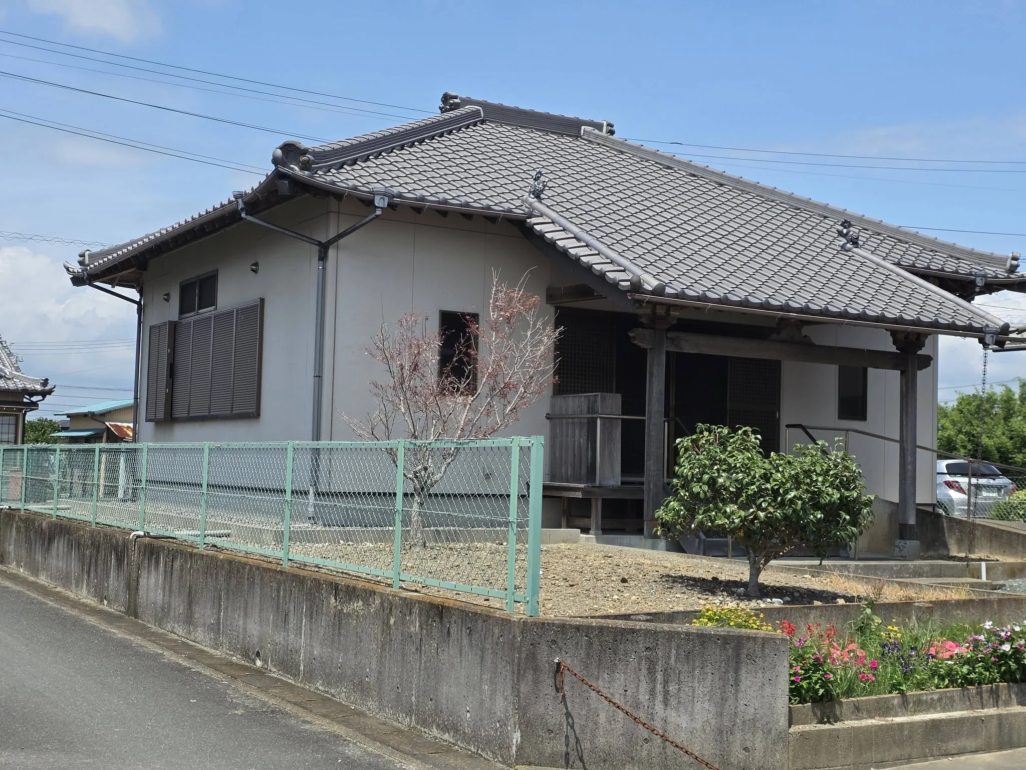 豊田院堂宇の側面