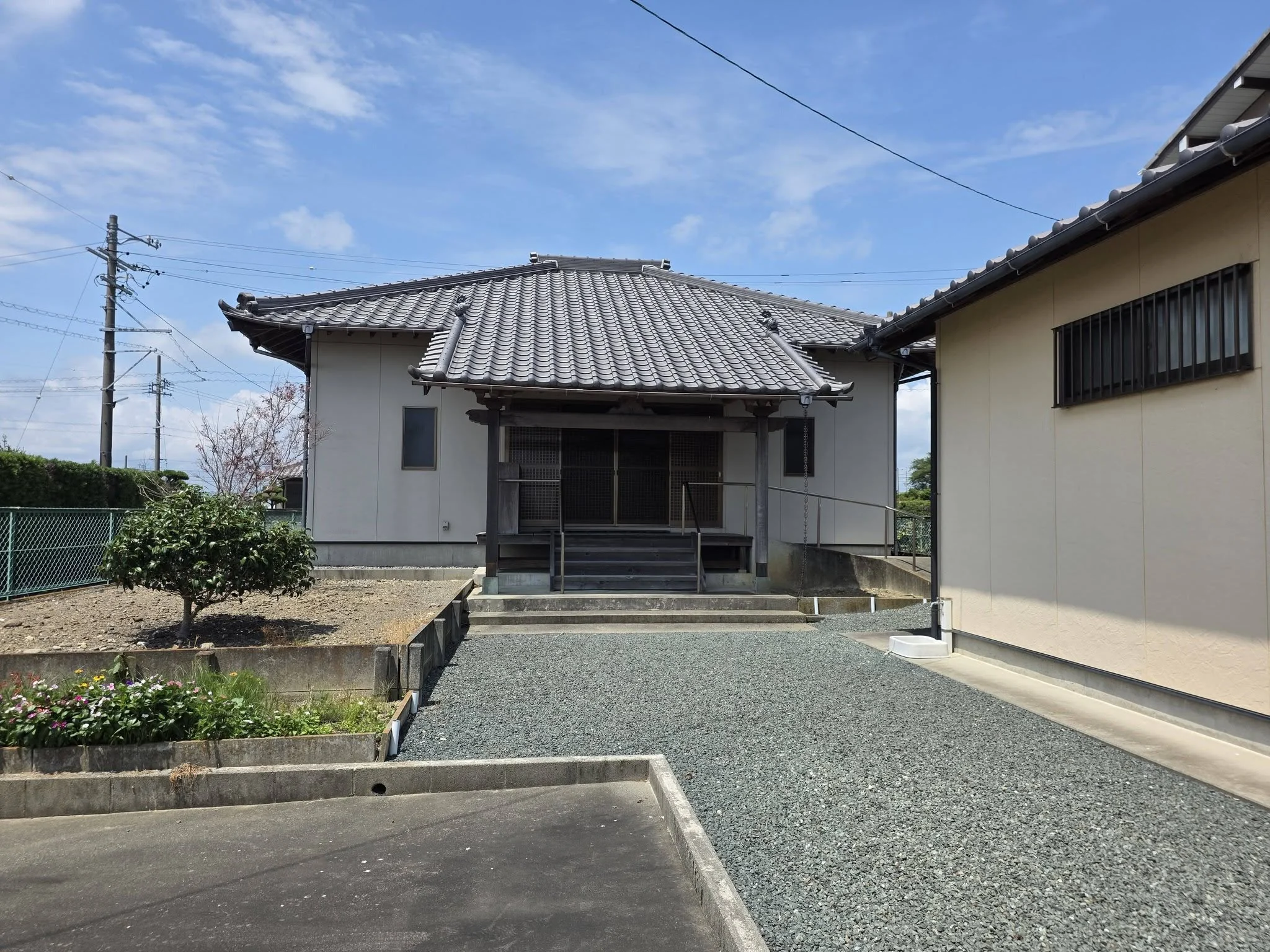 磐田市気子島の豊田院堂宇正面