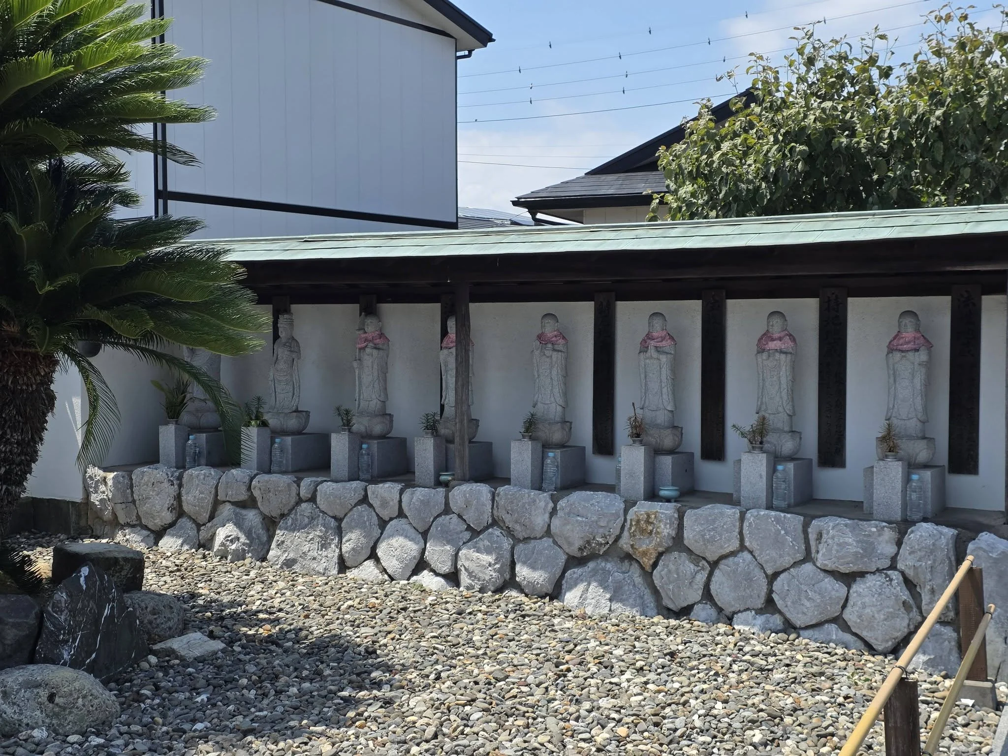 養福寺の石仏群