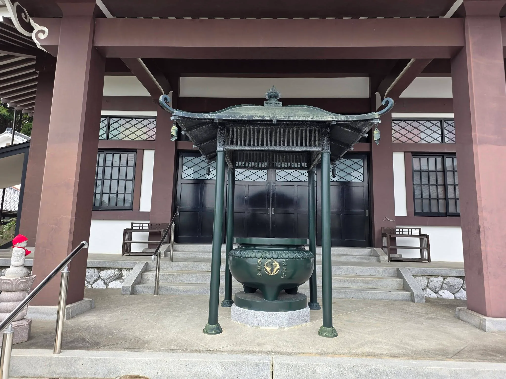 善導寺境内の香炉