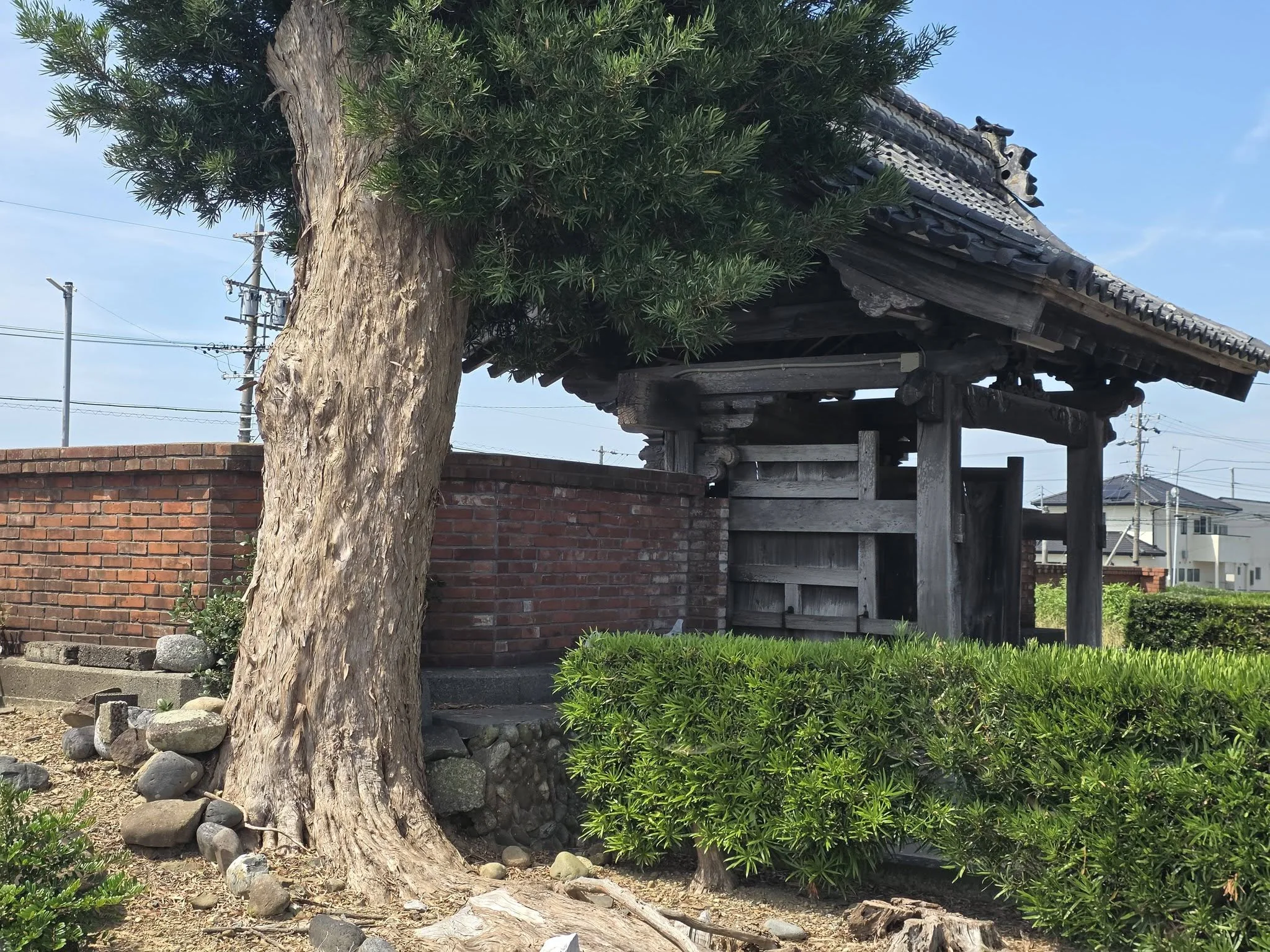 全久院山門と煉瓦塀
