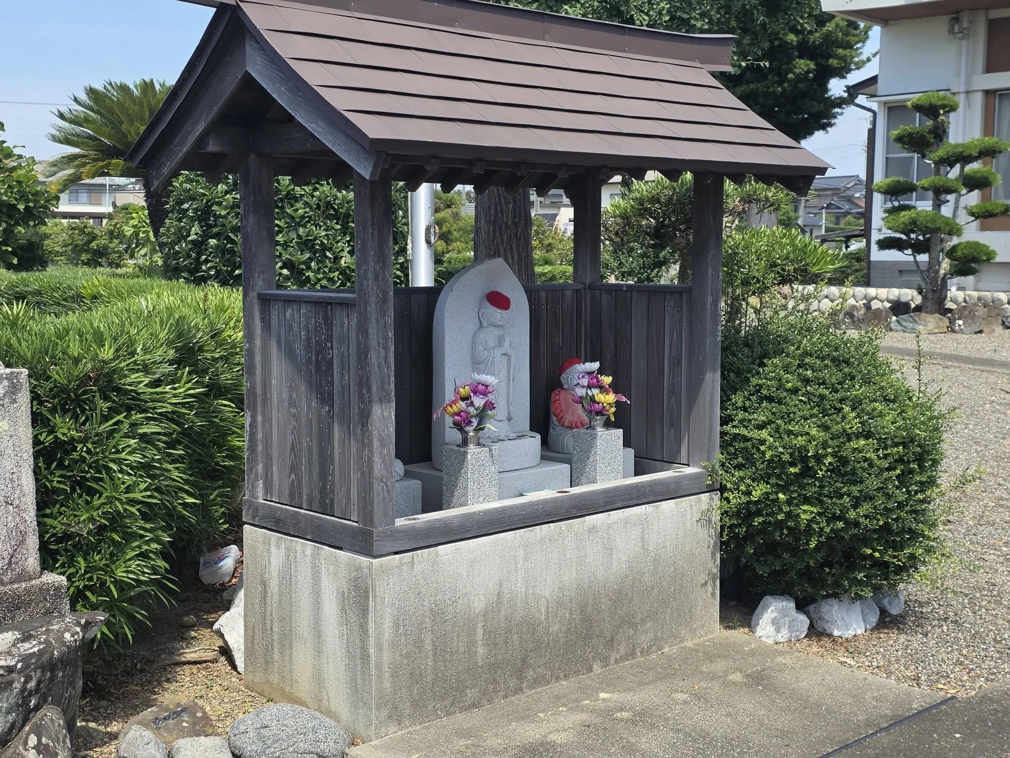 全久院境内の地蔵堂