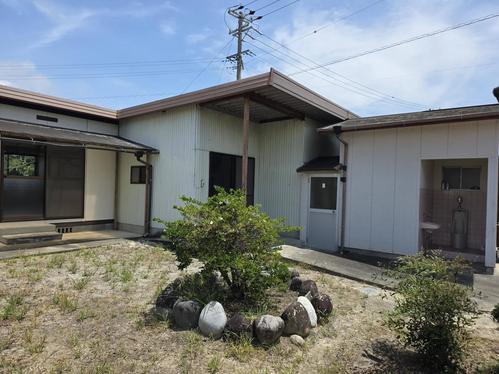増本寺の堂宇と庭