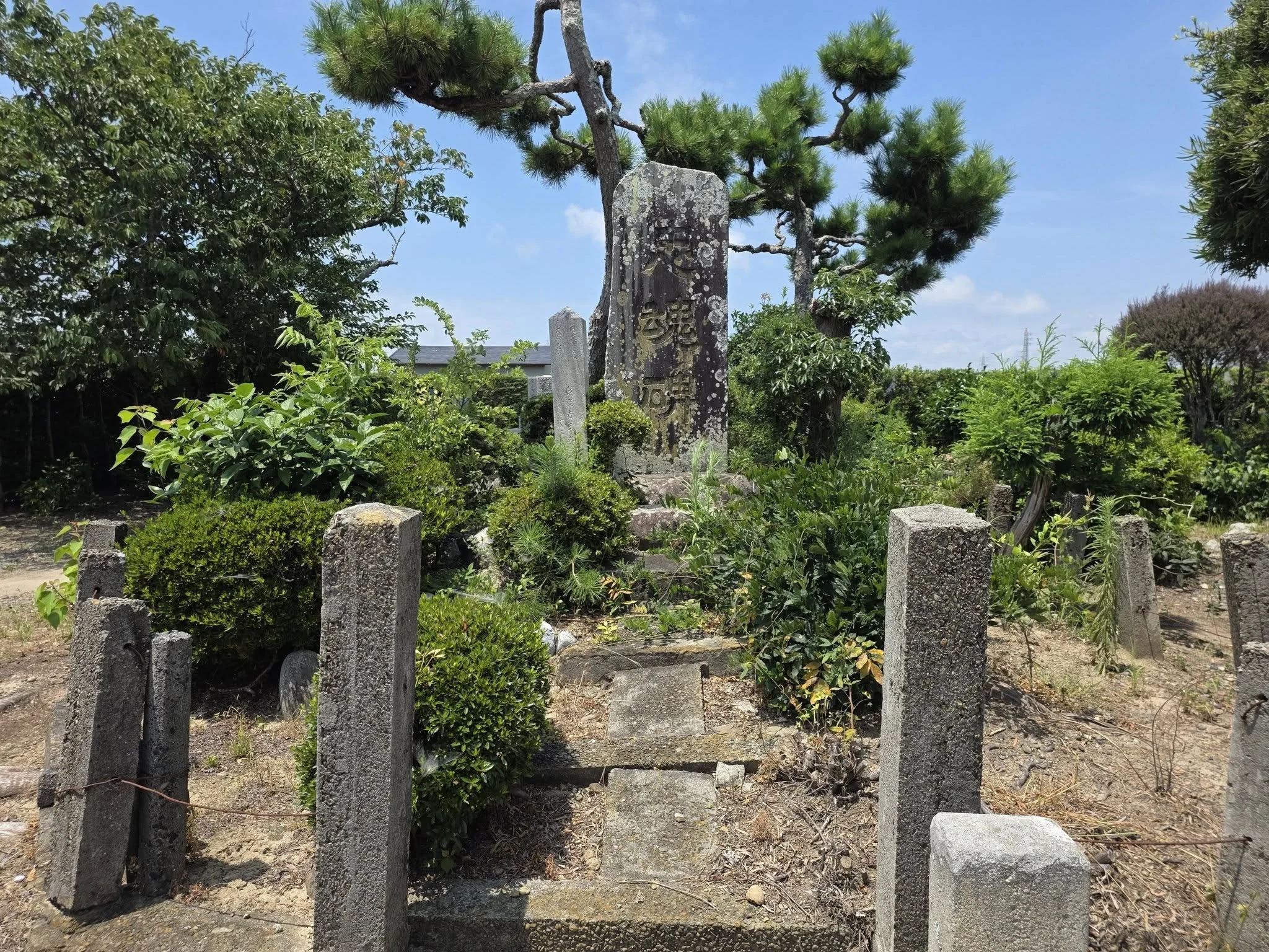 増本寺境内の石碑