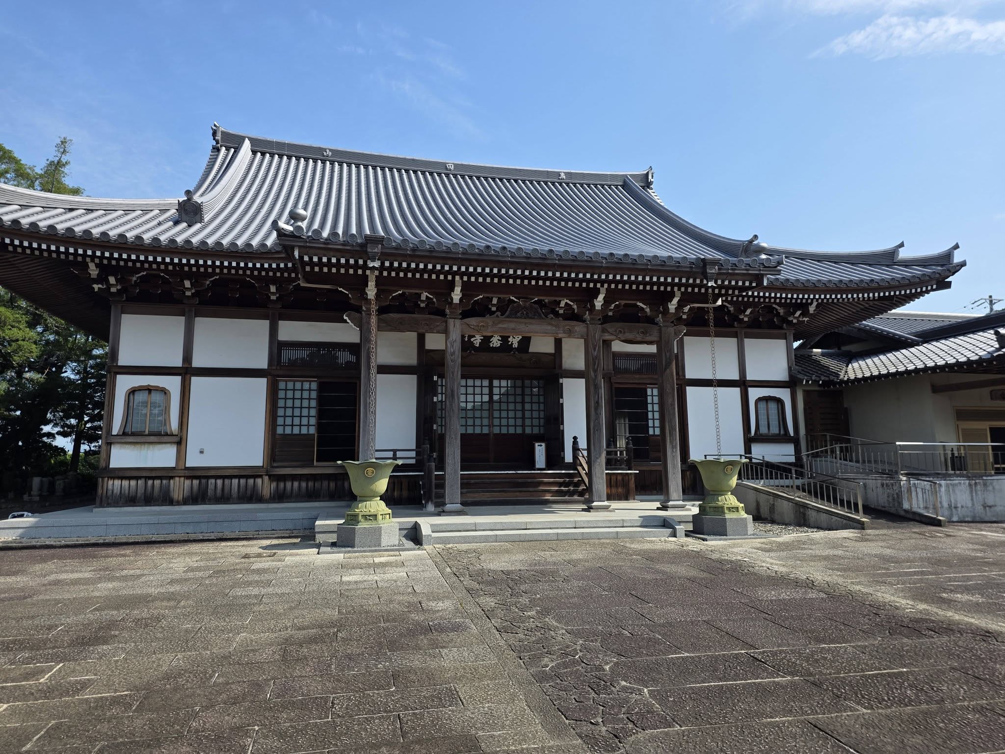 増参寺本堂の正面