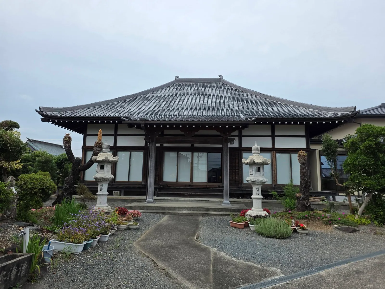 誓渡院本堂正面