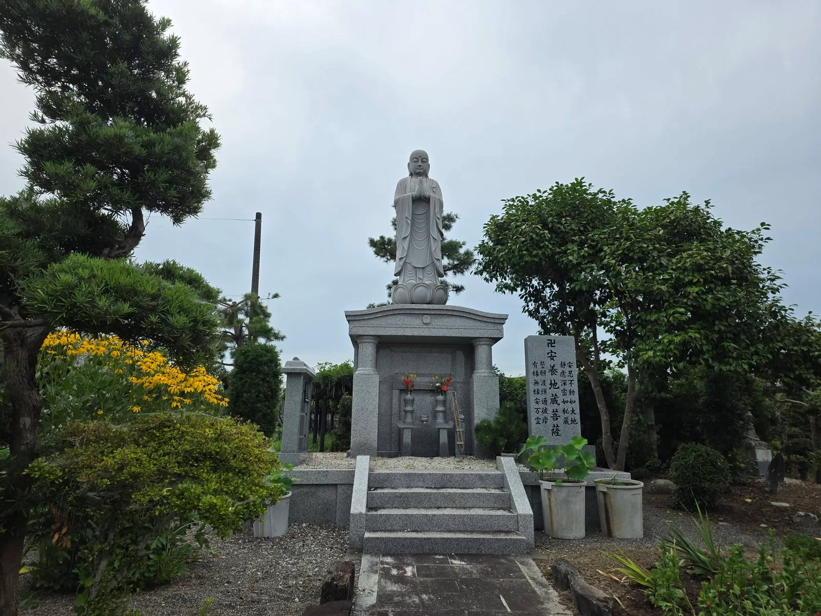 誓渡院境内の安養地蔵菩薩立像